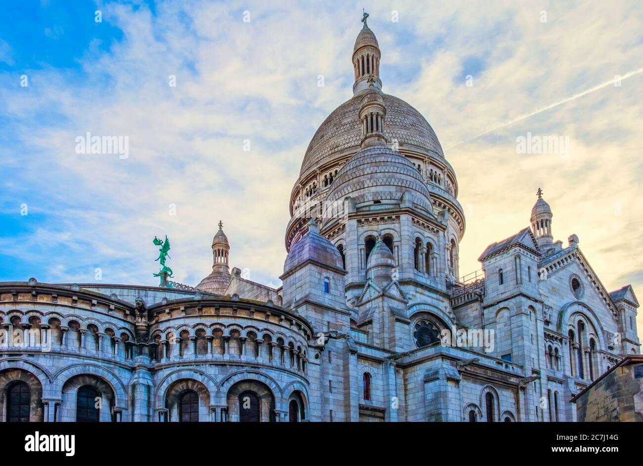 Parigi, Francia, Febbraio 2020, vista della parte superiore del retro del Sacré-Coeur, il cuore del quartiere di Montmartre Foto Stock
