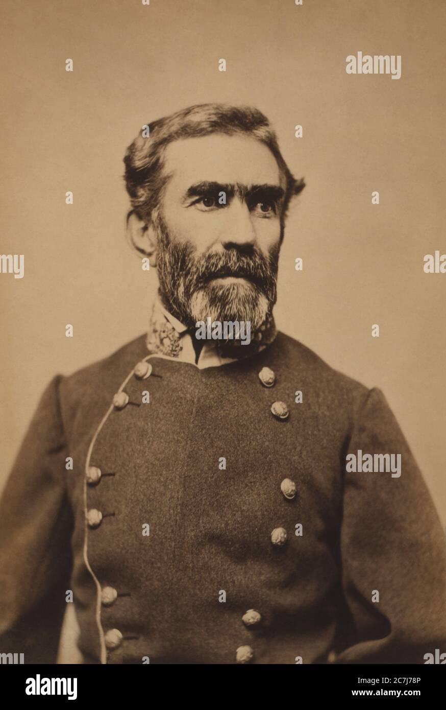 Braxton Bragg, Generale, Esercito degli Stati Confederati, Ritratto a mezza lunghezza, Collezione di fotografie della Guerra civile, 1860's. Foto Stock