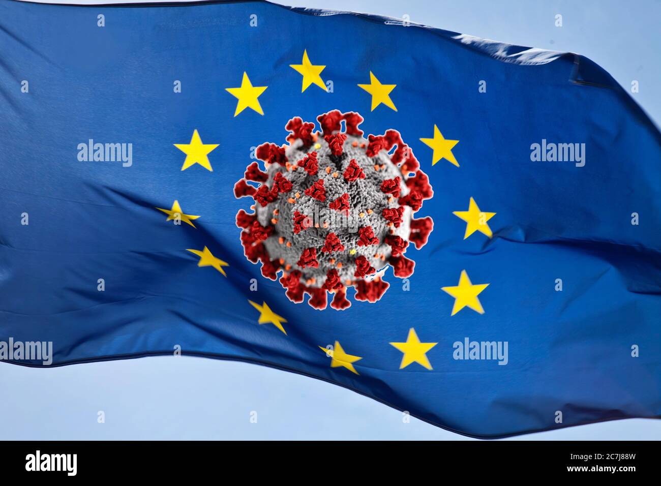 Bandiera dell'UE con il coronavirus soffiato nel vento, simbolo di pandemia nell'UE, in Germania Foto Stock