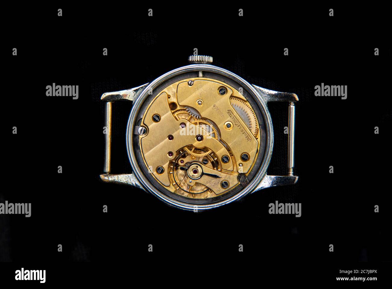 Orologio da polso meccanico Jaeger LeCoultre vintage su sfondo nero Foto  stock - Alamy