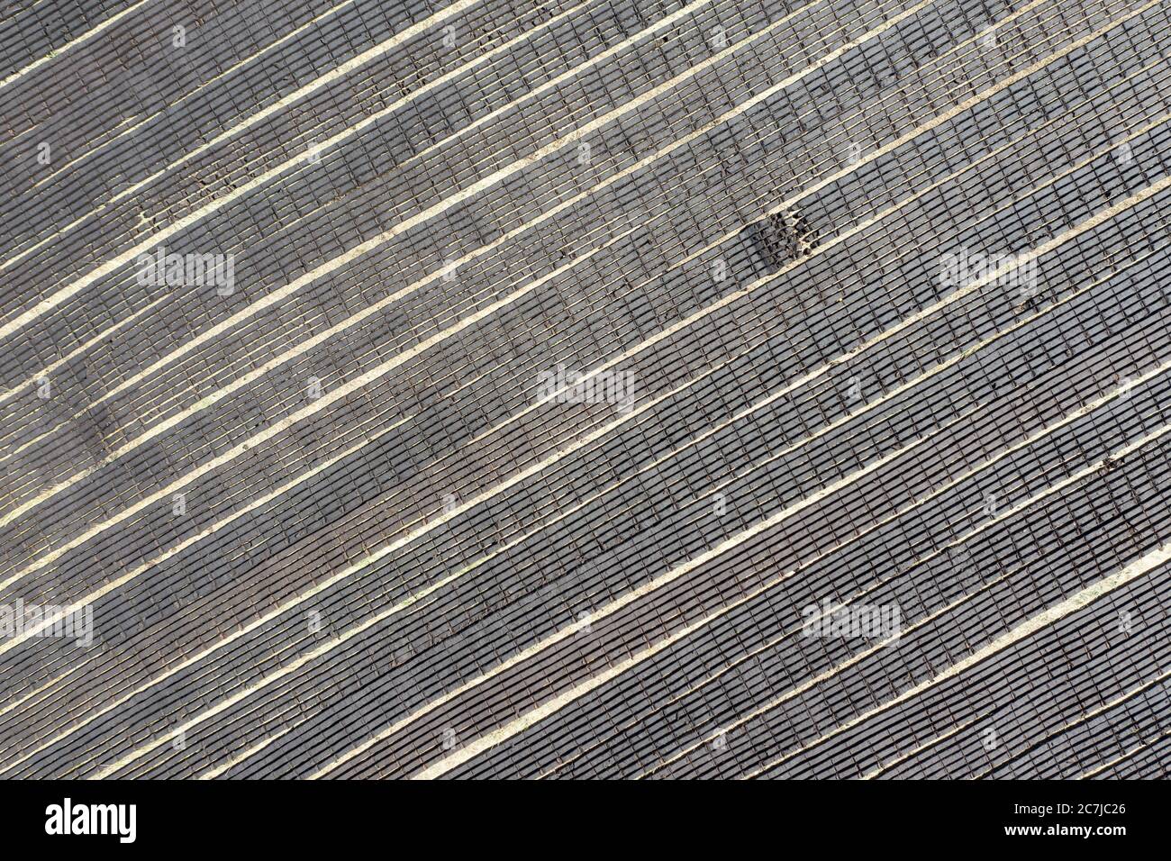 Fotografia aerea di torbiere di Bord Na Mona per il tappeto erboso nella contea di Kildare, Irlanda Foto Stock