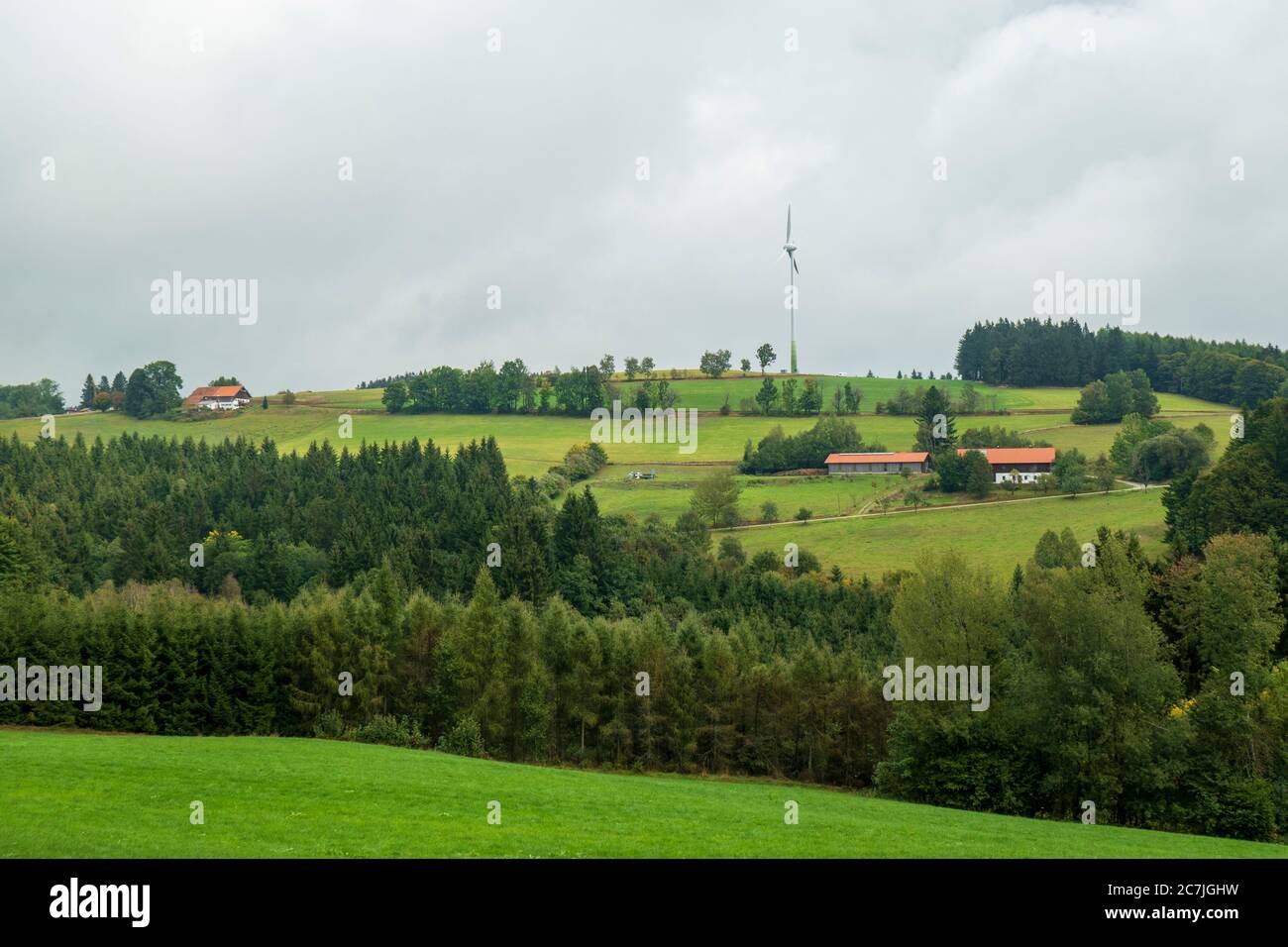 Centrale di energia eolica e paesaggistica, vicino a Reischlhof, tra Sonnen e Wegscheid, Foresta Bavarese, Baviera, Germania Foto Stock