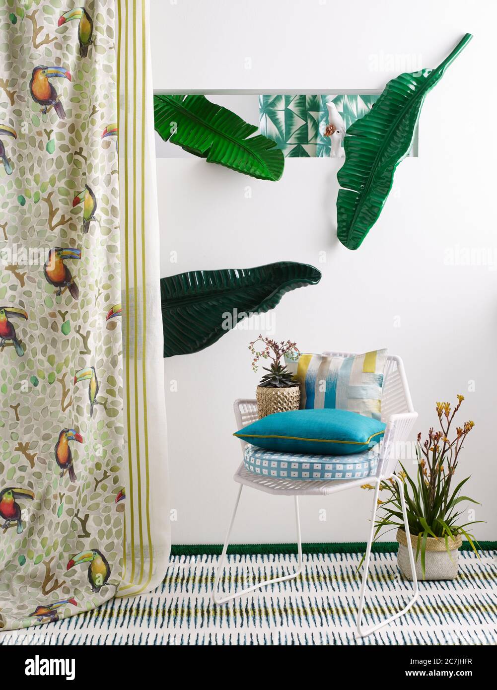 Decorazione con tessuti e accessori nello studio fotografico, Foto Stock