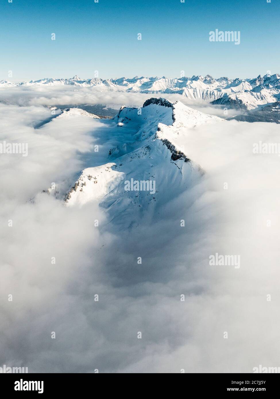 Le pareti di campo di Dio in inverno nelle nuvole Foto Stock