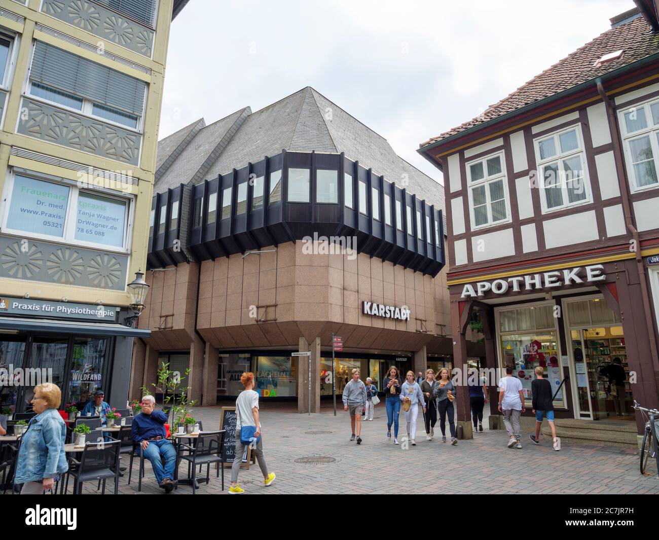 I grandi magazzini Karstadt nella città vecchia, Goslar, patrimonio dell'umanità dell'UNESCO, bassa Sassonia, Germania Foto Stock