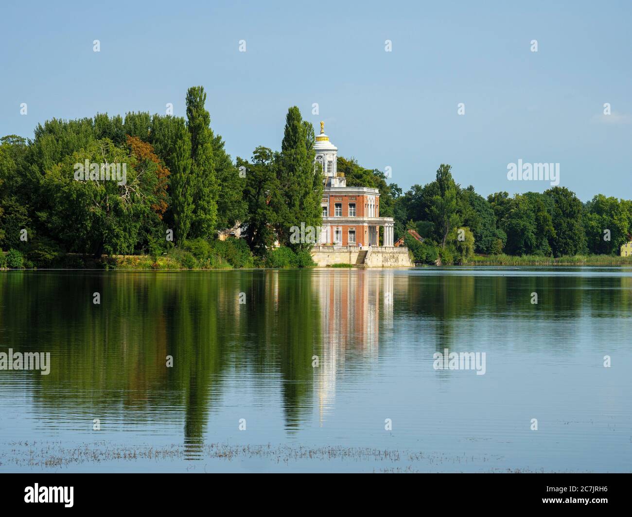 Nuovo giardino, lago santo con palazzo in marmo e casa verde, Potsdam, patrimonio mondiale dell'UNESCO 'palazzi e parchi di Potsdam e Berlino', Brandeburgo, Germania LIBERTÀ PANORAMICA Foto Stock