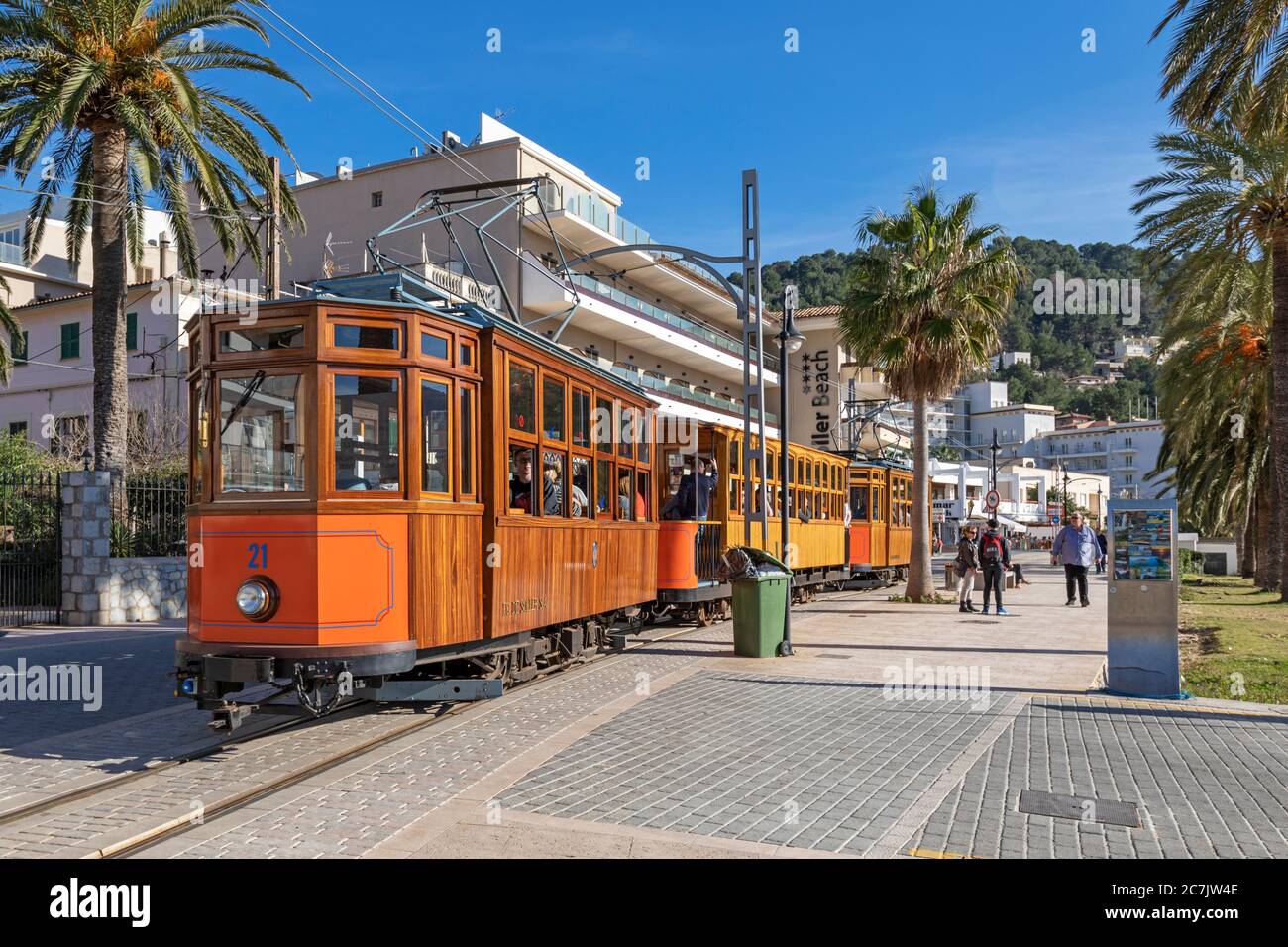 Tram storico con fulmine rosse, Port de Sóller, isola di Maiorca, Foto Stock