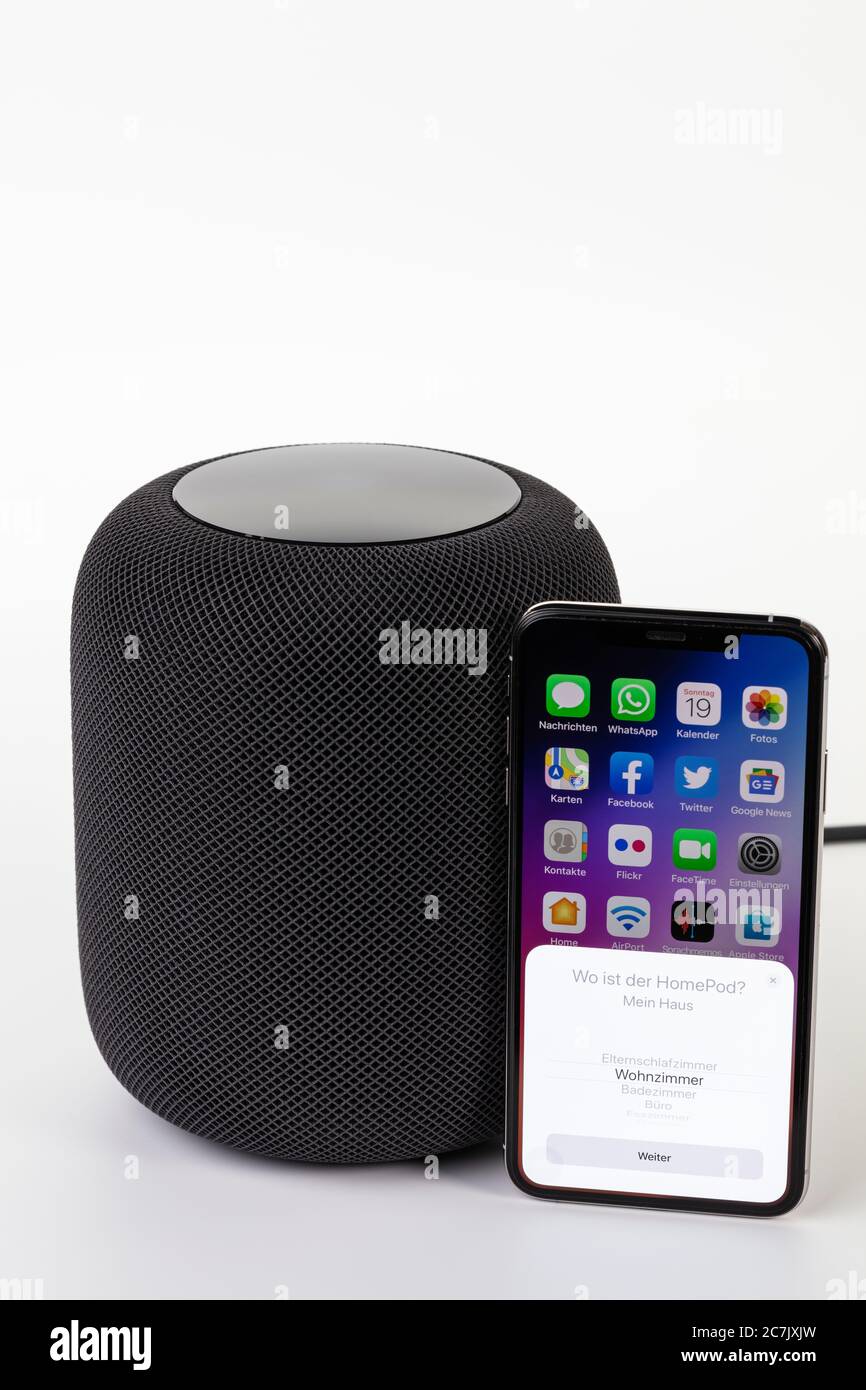 Apple HomePod, configurazione con iPhone, configurazione, sfondo bianco, Foto Stock