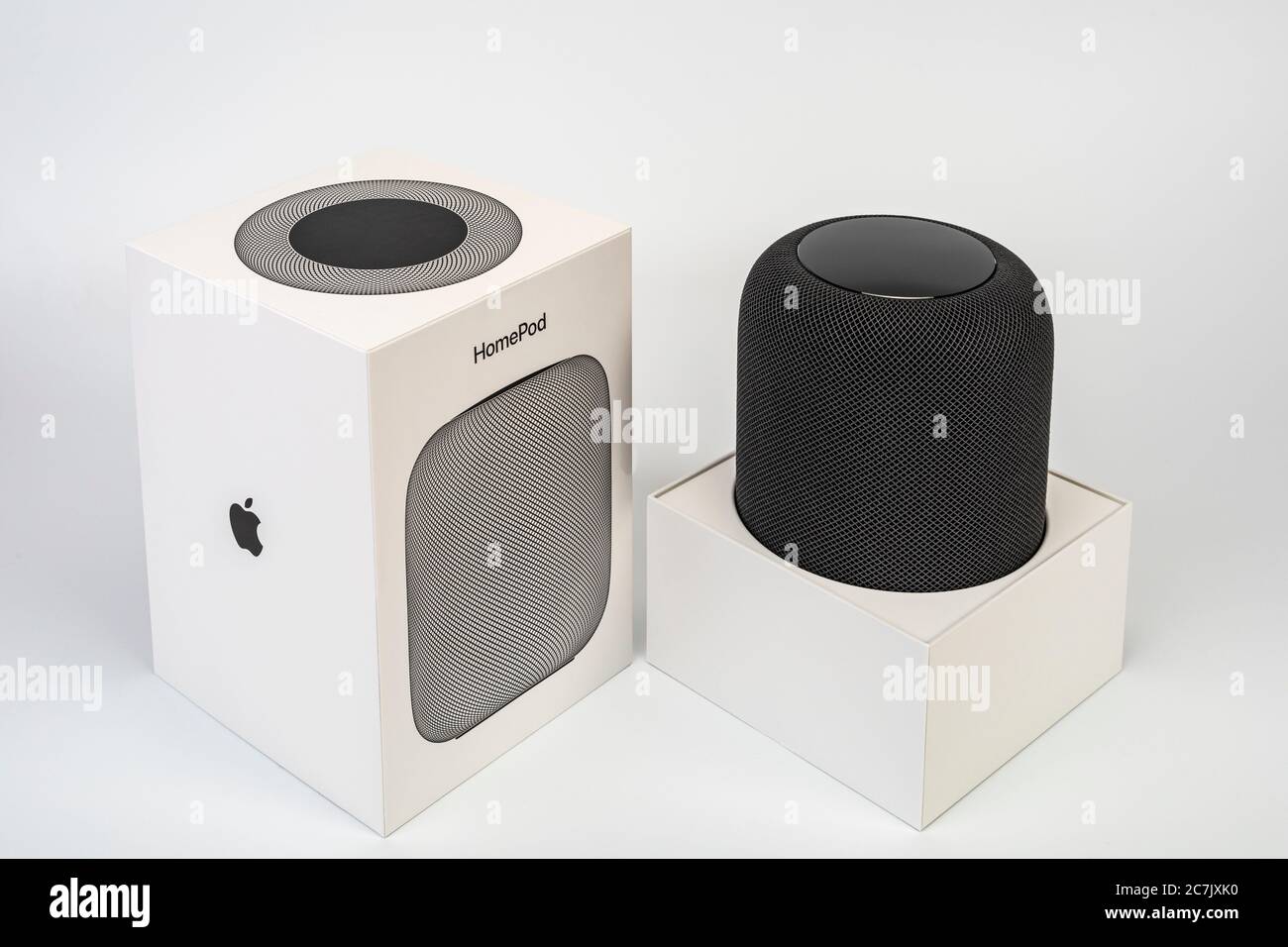 Apple HomePod, confezione originale, aperto, sfondo bianco, Foto Stock
