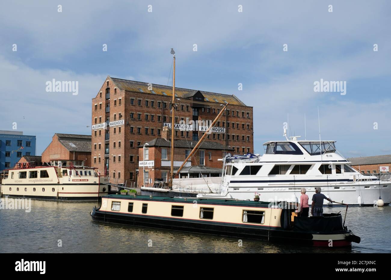 Barche ormeggiate nel bacino principale di Gloucester Docks sul Gloucester e Sharpness Canal nel sud dell'Inghilterra Foto Stock