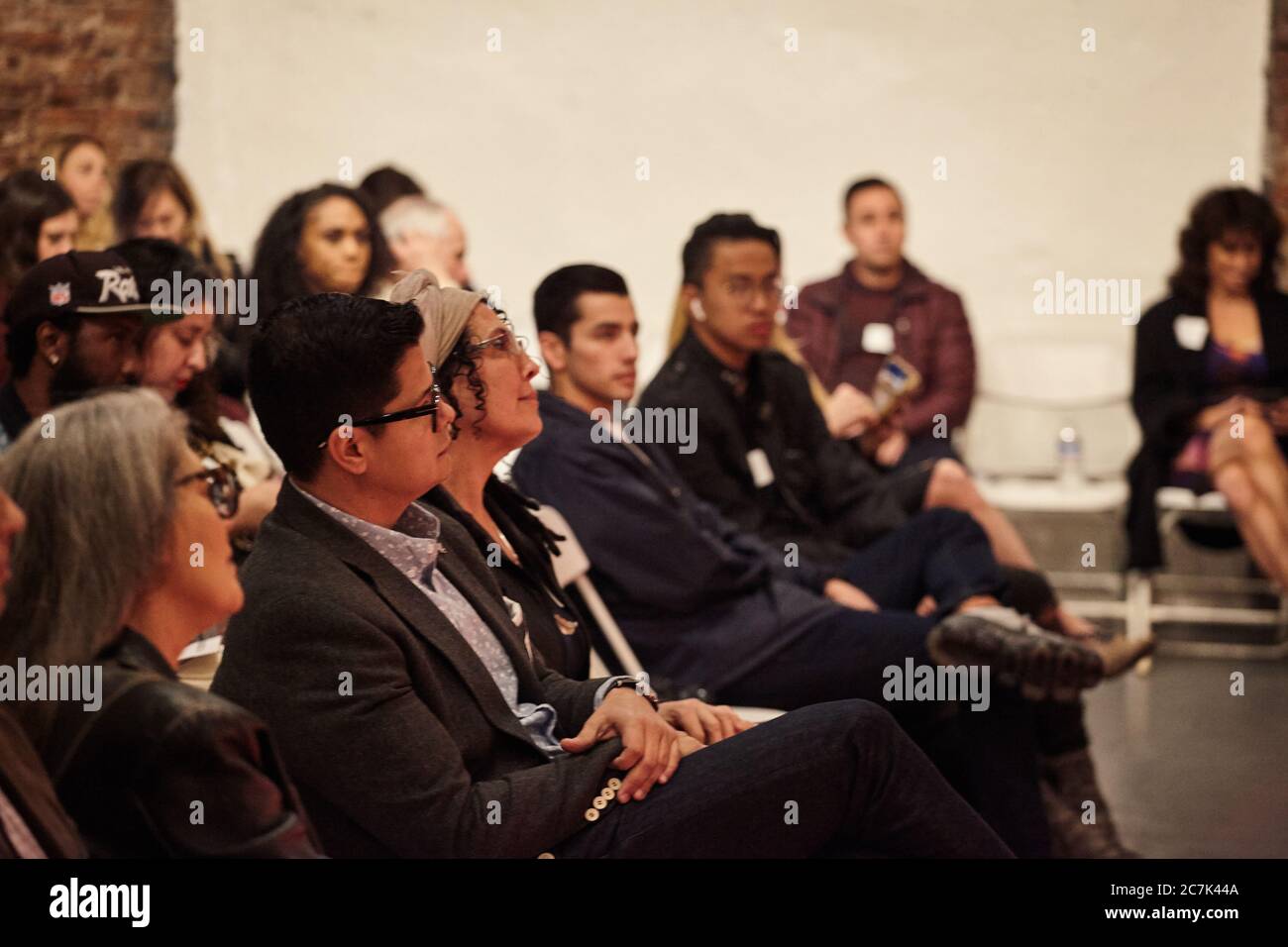 LOS ANGELES, STATI UNITI - 09 febbraio 2019: I partecipanti che guardano i relatori alla Weedweek Recharge LA, una conferenza sull'industria della cannabis. Foto Stock