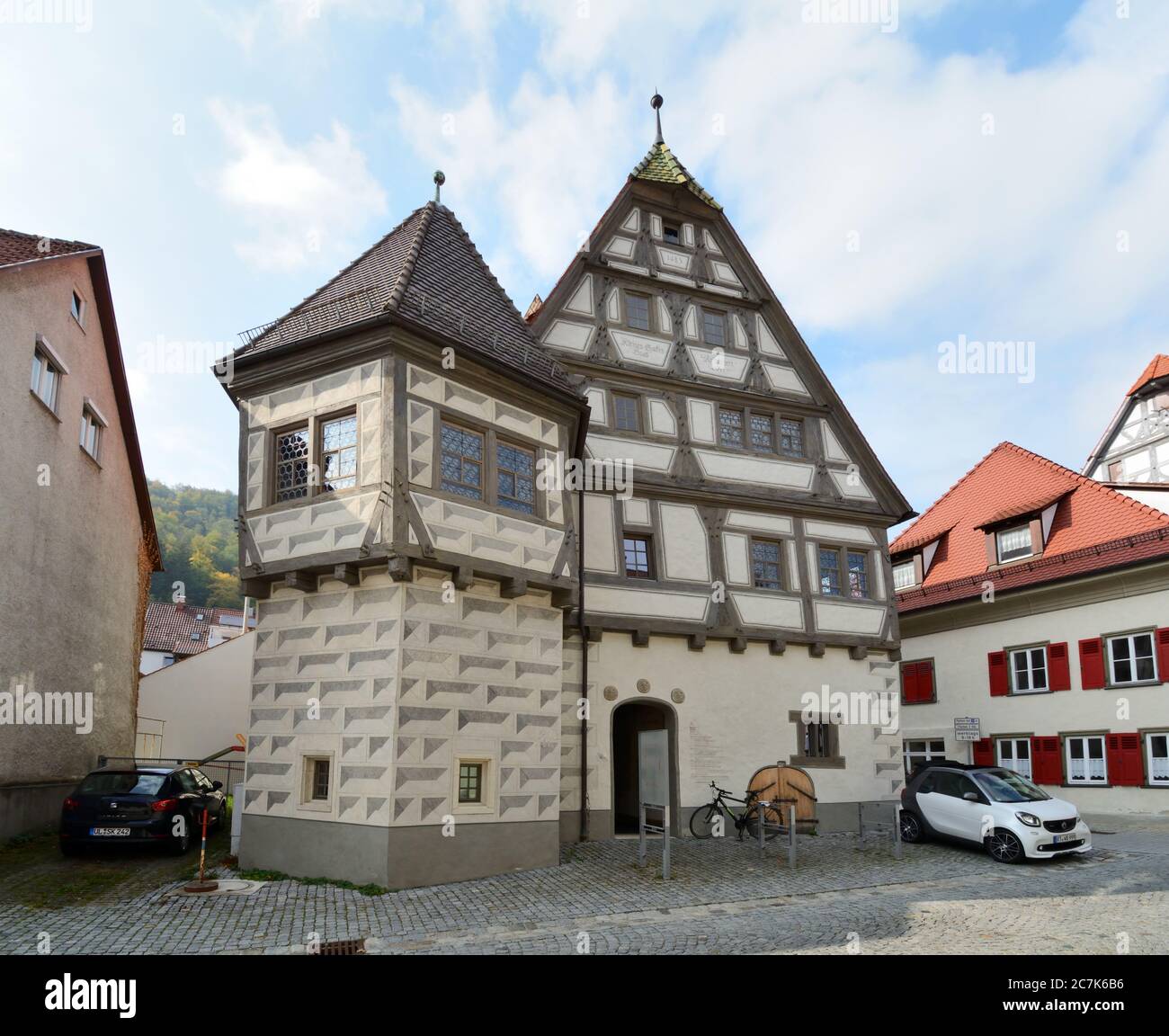 Blaubeuren, Baden-Württemberg, Germania, la piccola grande casa nella città a graticcio di Blaubeuren Foto Stock