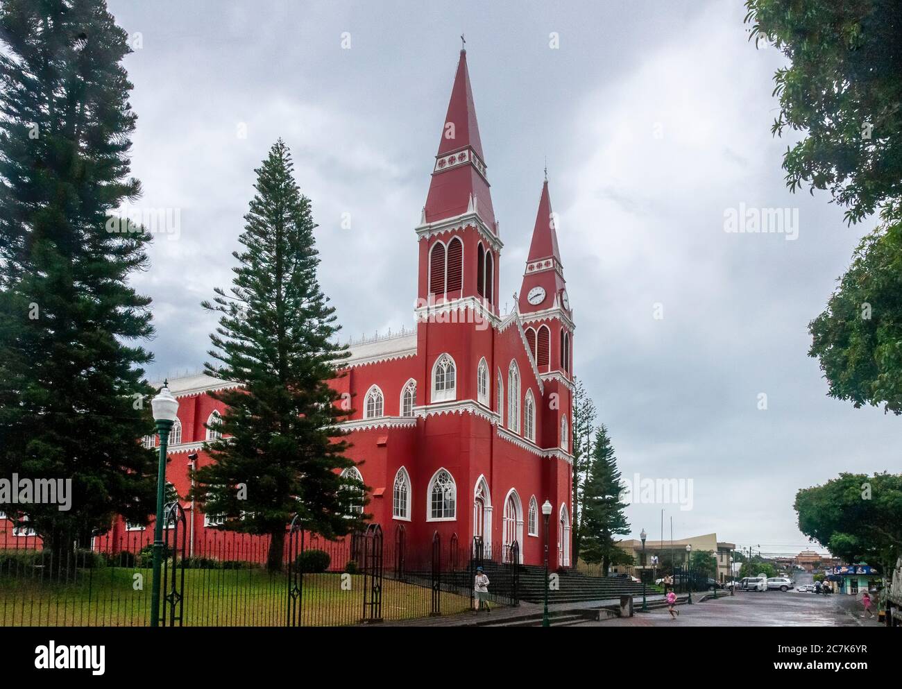 Grecia, Costa Rica - 05 maggio 2011: Iglesia de la Nuestra Señora de las Mercedes è una chiesa unica fatta interamente di vernice di acciaio prefabbricata Foto Stock