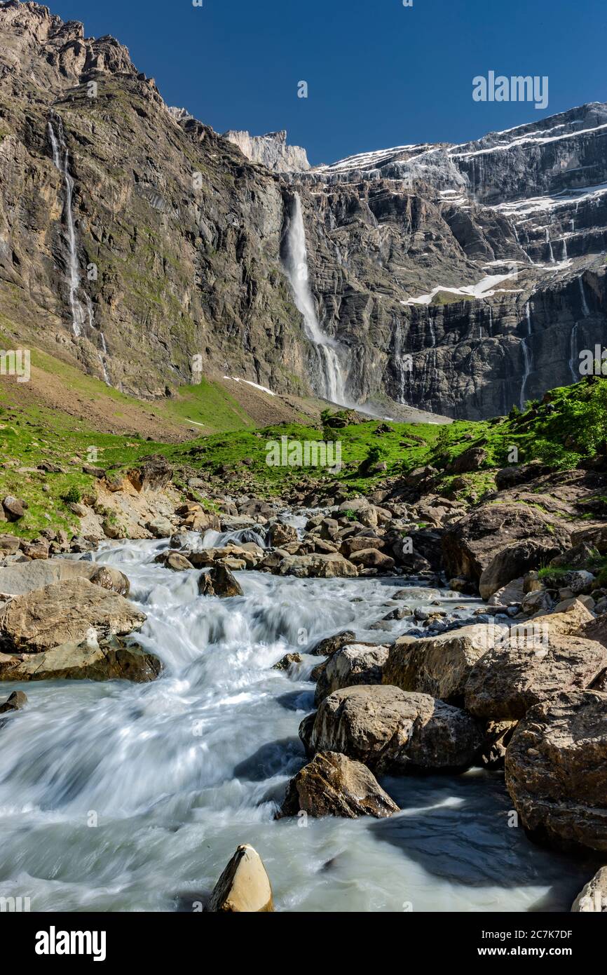Grande cascata nel Cirque de Gavarnie, Parco Nazionale dei Pirenei, Francia Foto Stock