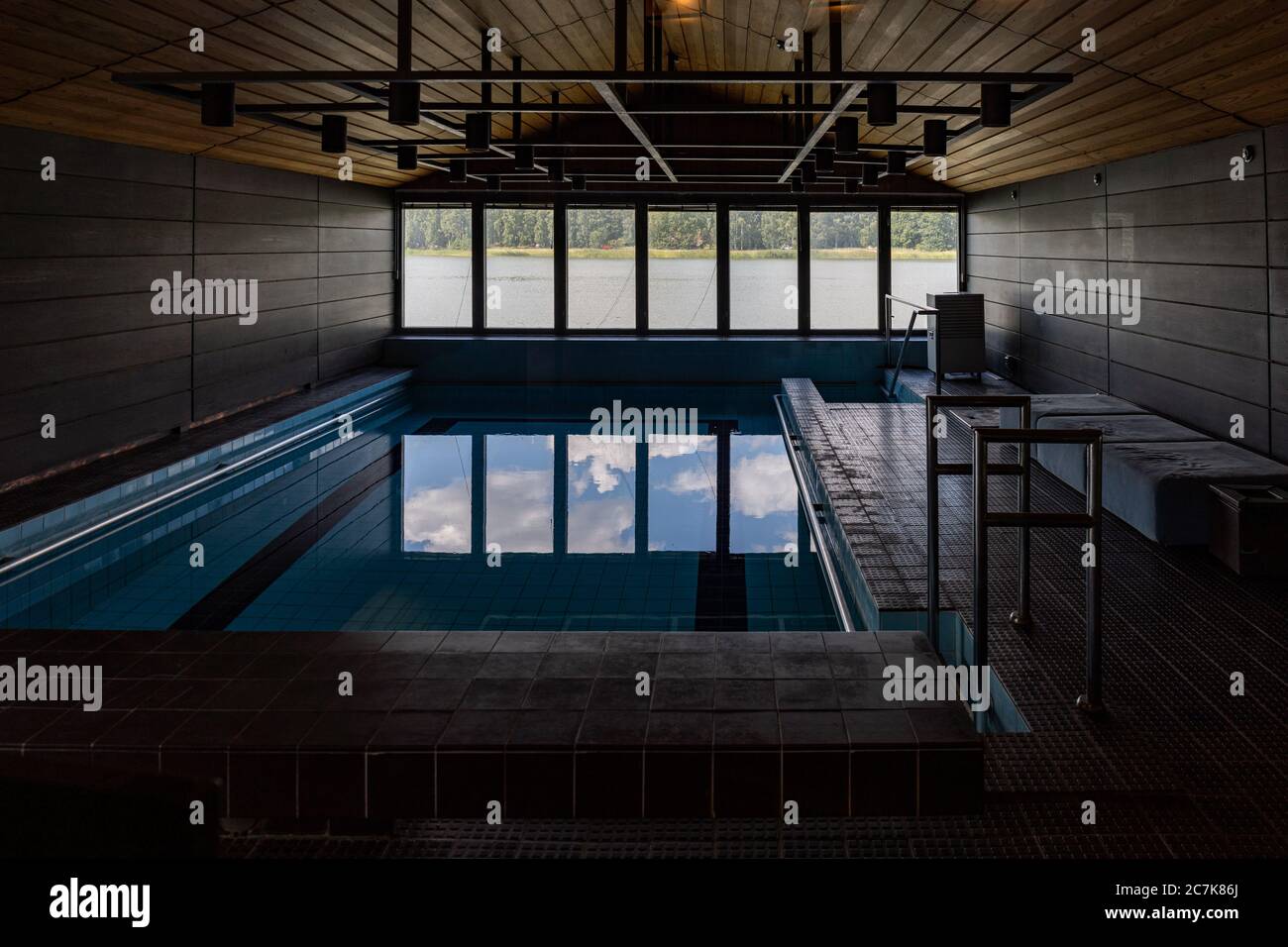 Piscina nella sauna del museo della casa di Tammiemi o del museo Urho Kekkonen a Helsinki, Finlandia Foto Stock