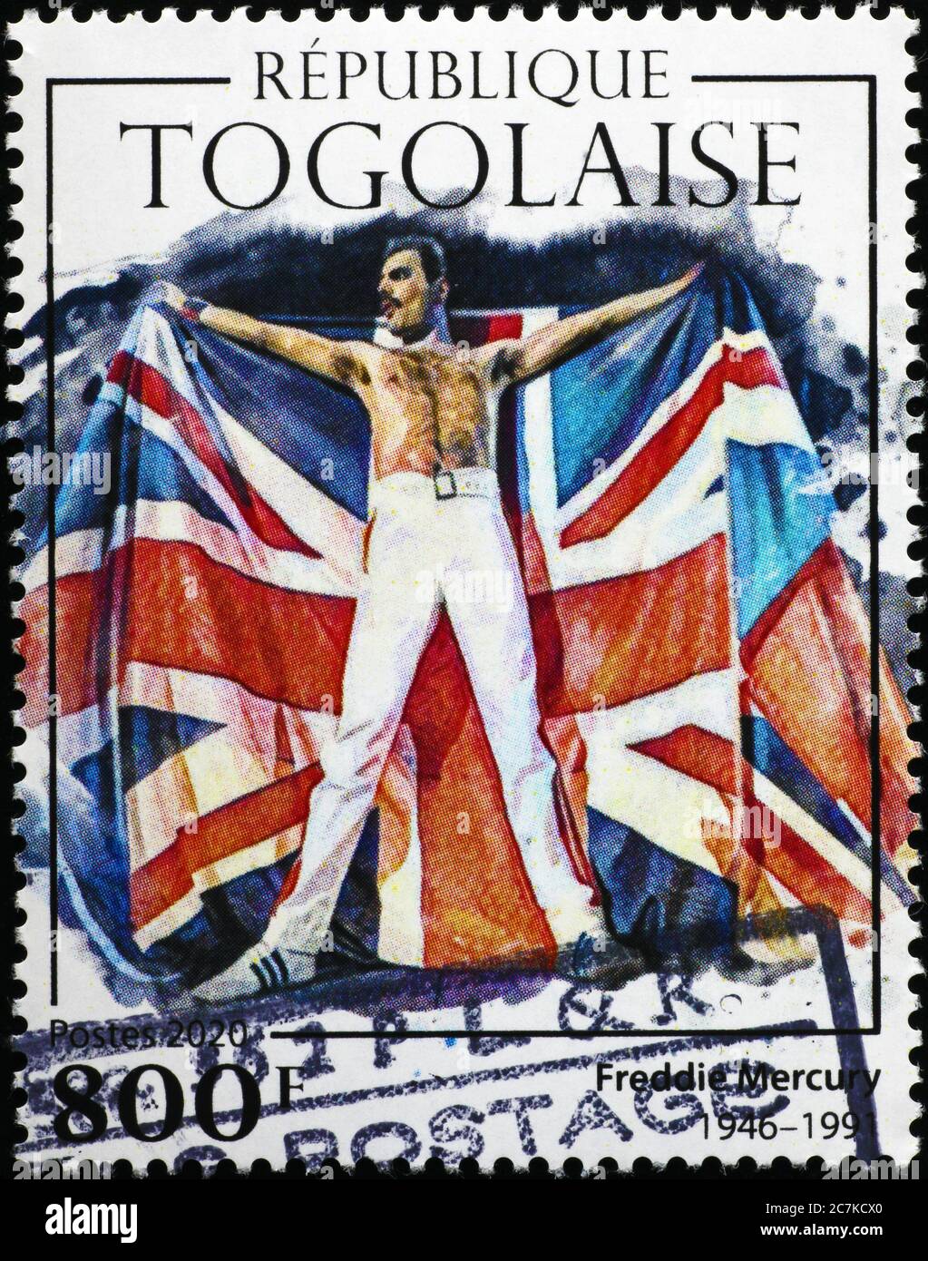 Freddie Mercury con la bandiera britannica su un francobollo Foto Stock