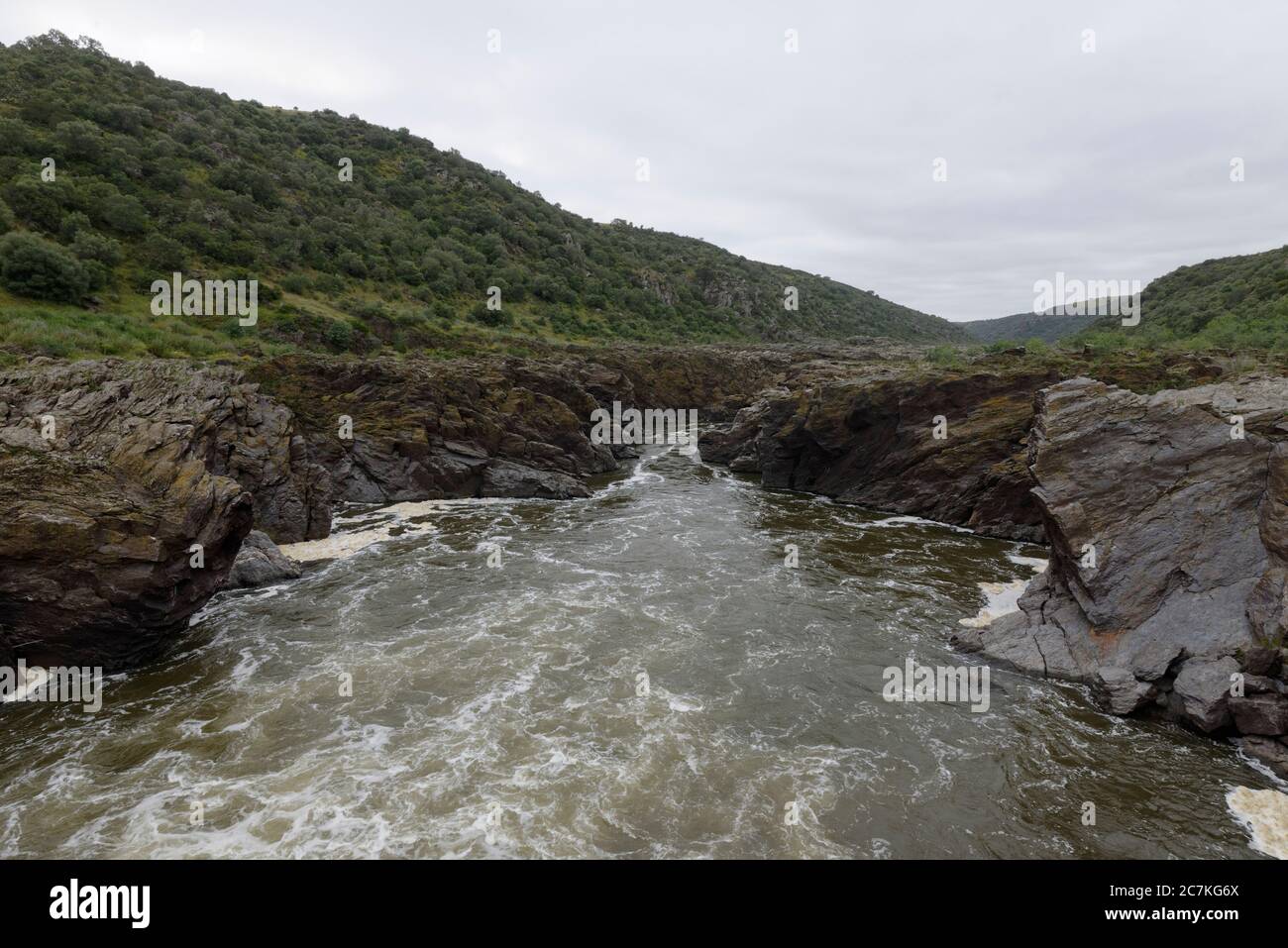 Fiume Guadiana nel Puno do Lobo, in Alentejo Foto Stock