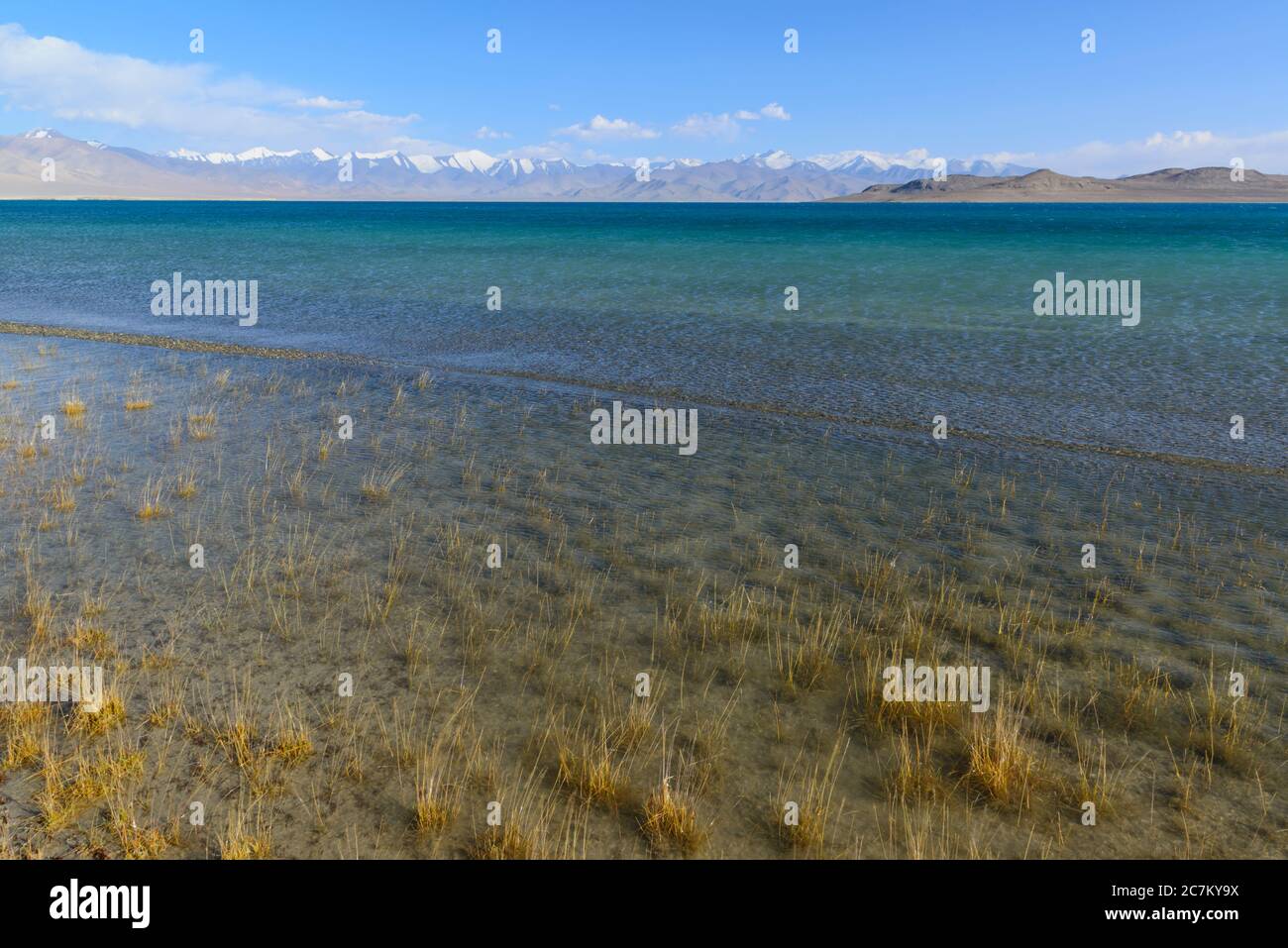 Lago Kara-Kul lungo la Pamir Highway. Tagikistan. Foto Stock