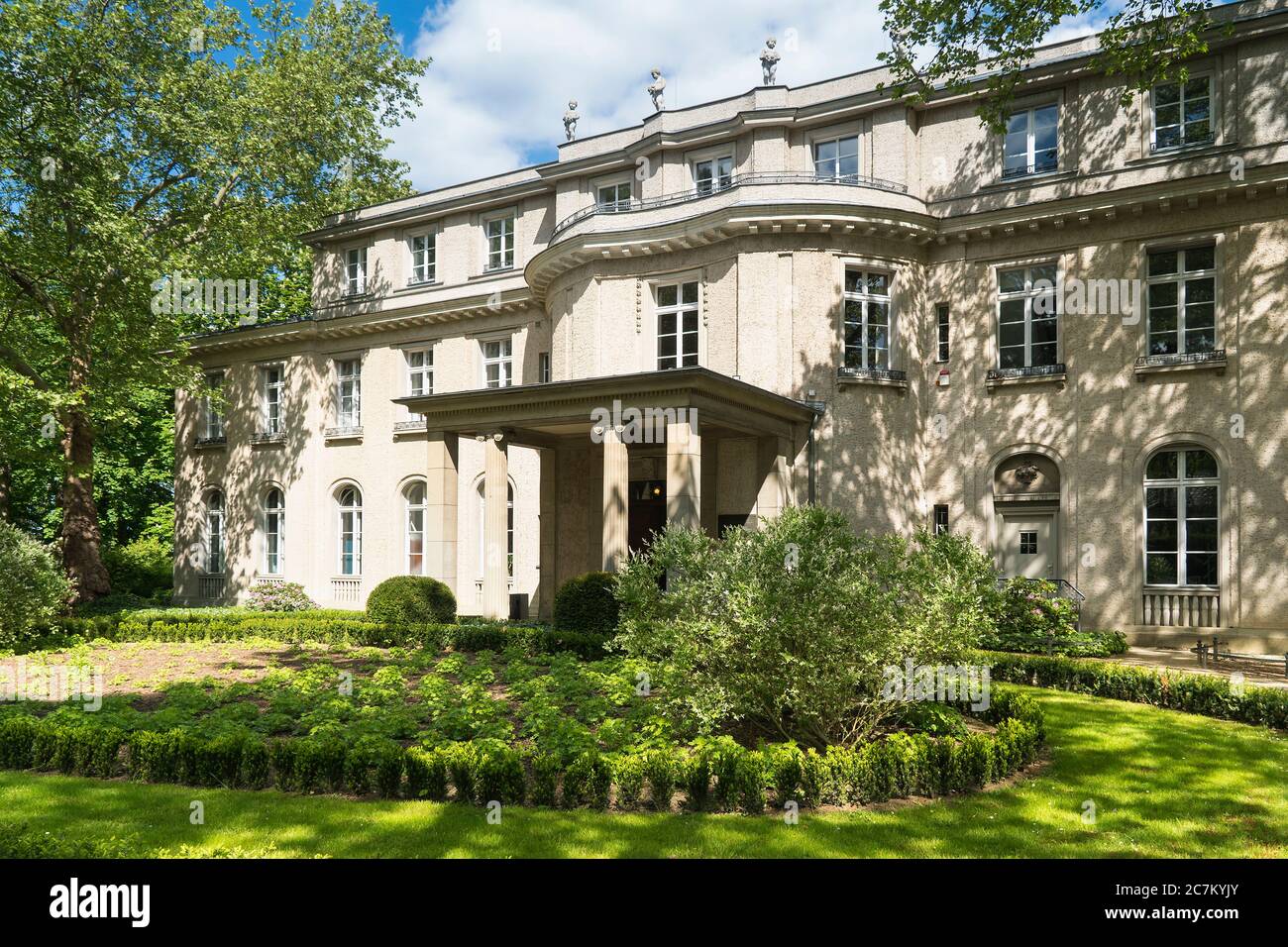 Berlino, Wannsee, Casa della Conferenza di Wannsee, portale principale Foto Stock
