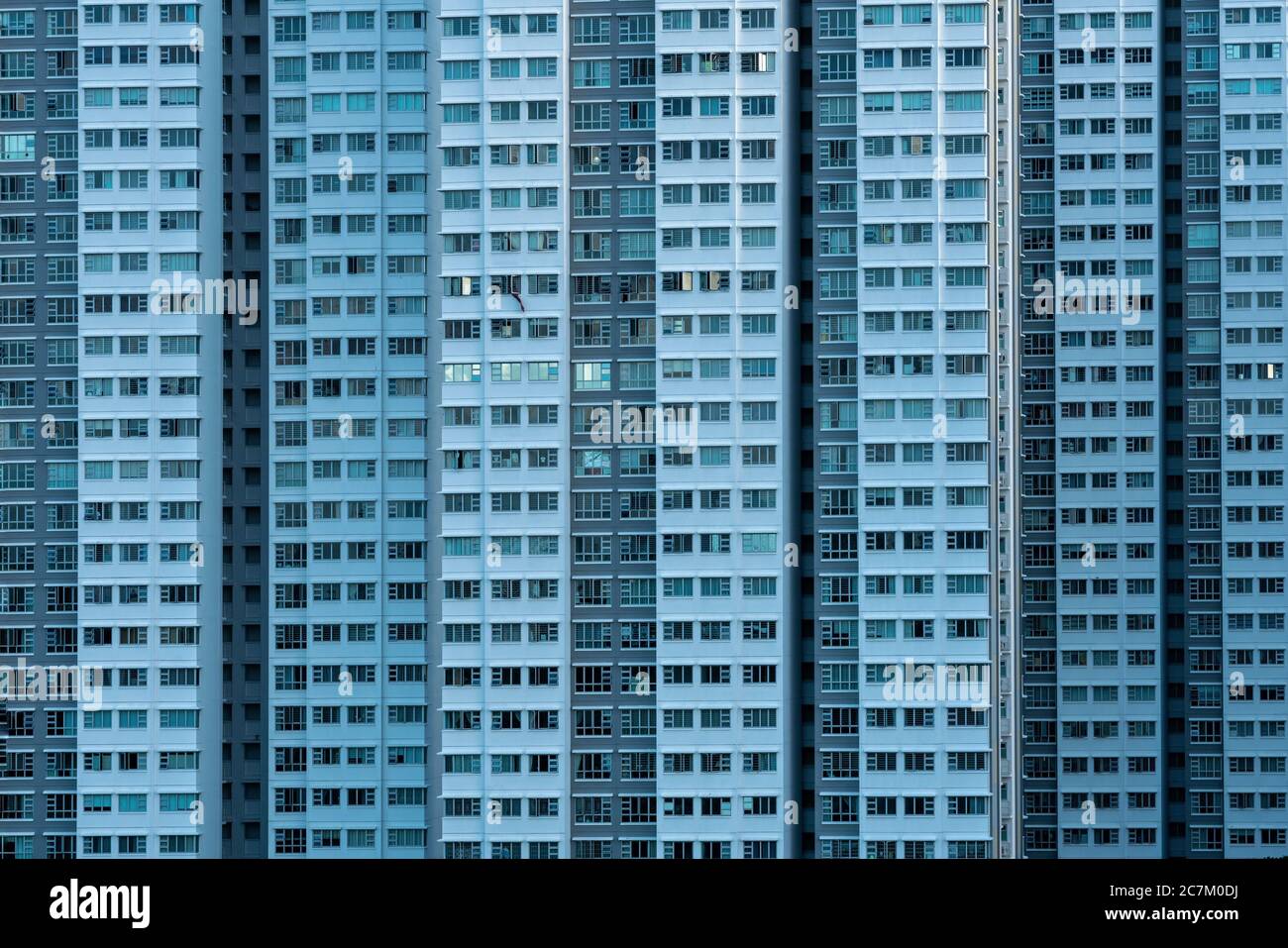 Bellissimo scatto di edifici blu della città - perfetto per sfondi Foto Stock