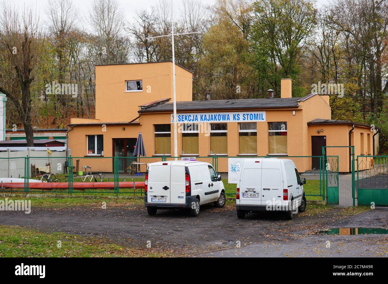 Costruzione di un club di canoa in un parco. Foto Stock