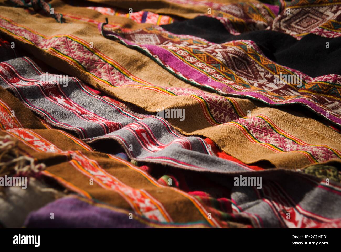 Tessuti colorati, vilage Chaullacocha, Ande Montagne, Perù, Sud America Foto Stock