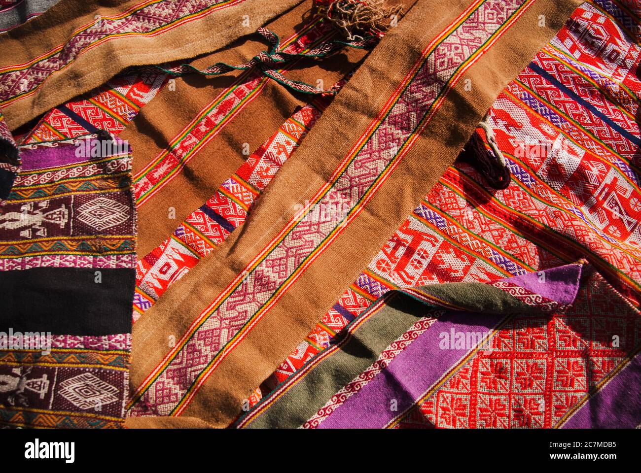 Tessuti colorati, vilage Chaullacocha, Ande Montagne, Perù, Sud America Foto Stock