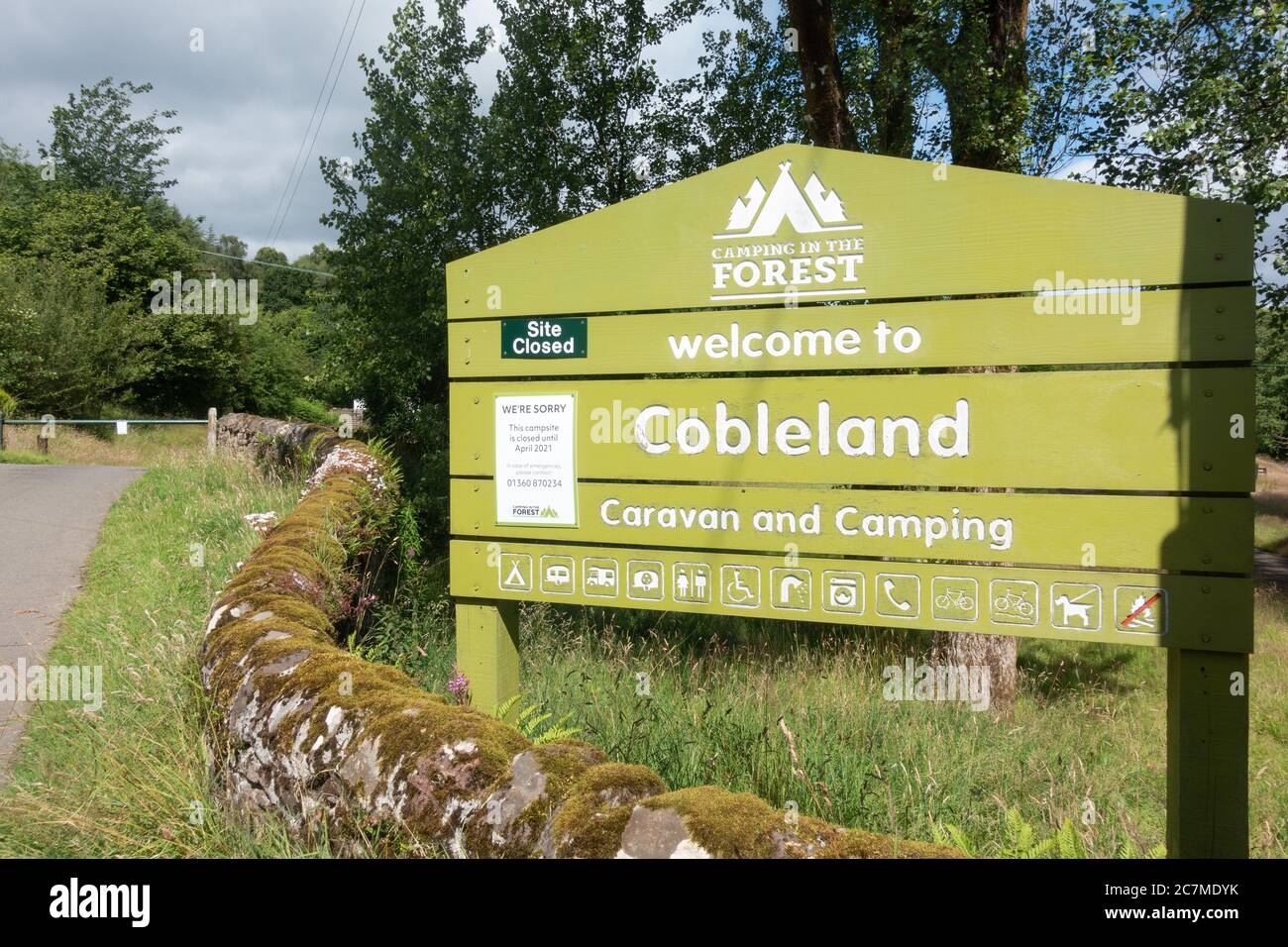Campeggio Cobleland, Trossachs Camping nel sito della foresta - chiuso fino ad aprile 2021 a causa del segnale pandemico coronavirus - Scozia, Regno Unito Foto Stock