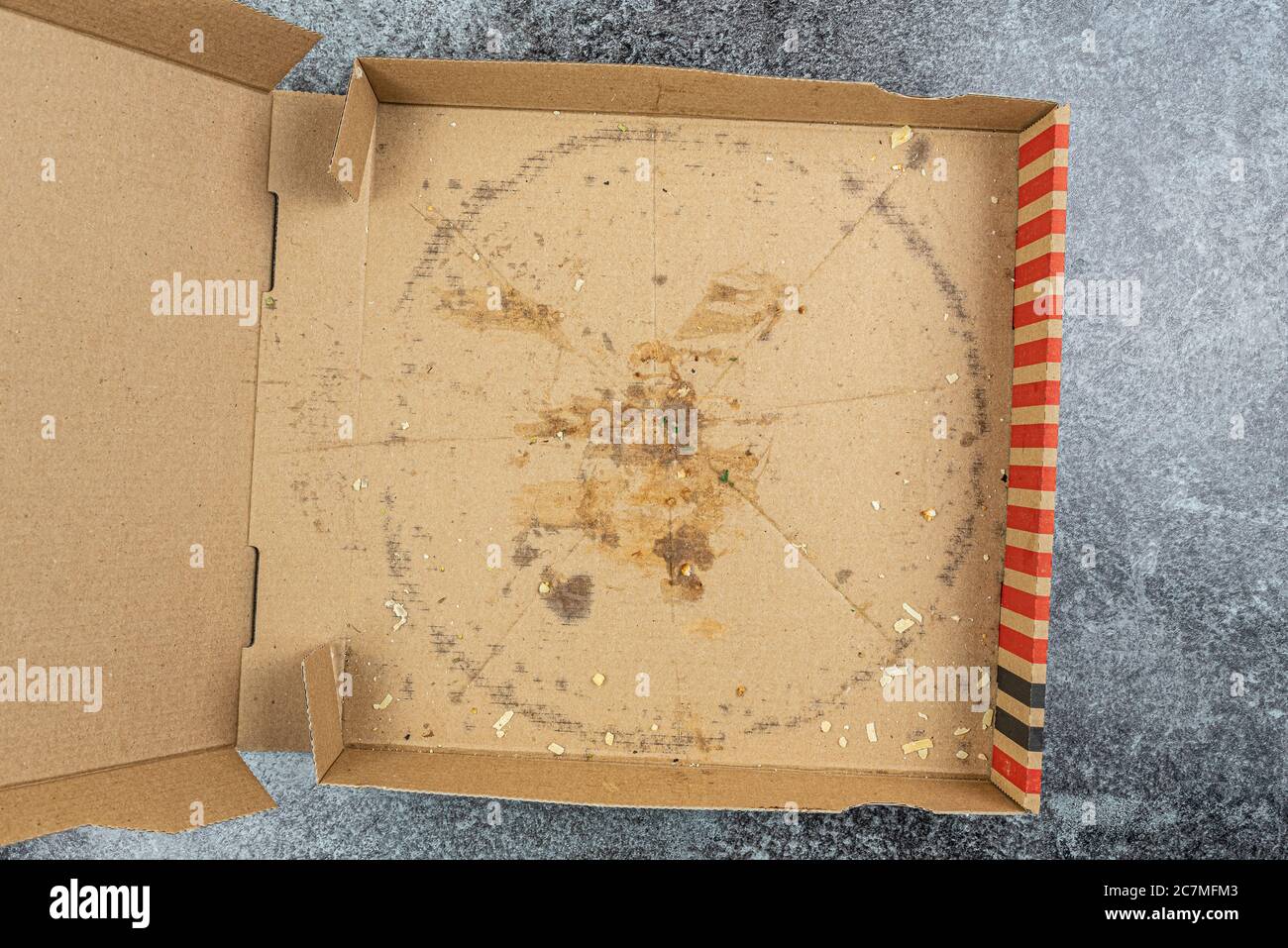 casella vuota per la consegna della pizza sul banco o sul tavolo della cucina Foto Stock