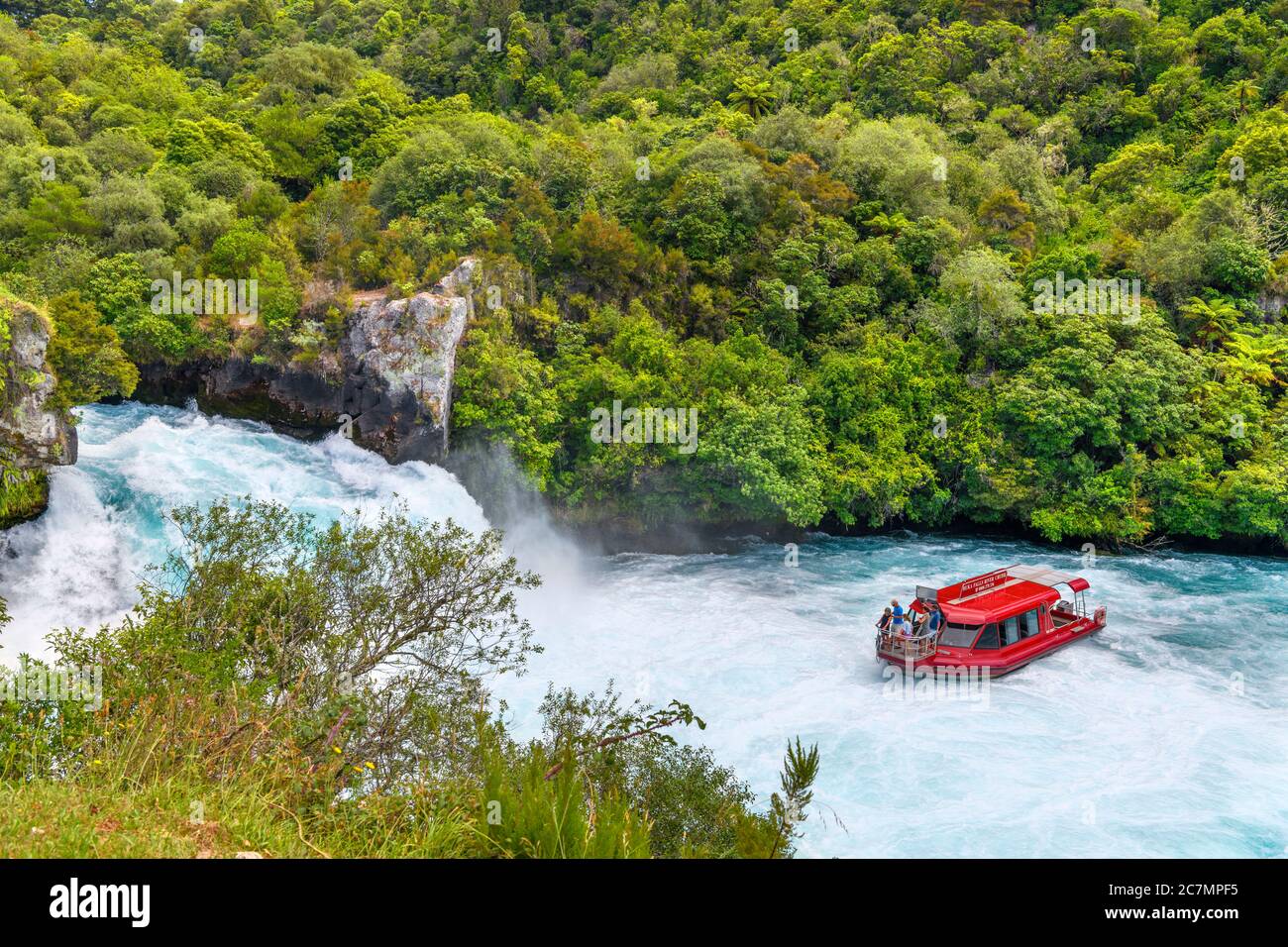 Crociera sul fiume ai piedi delle Cascate Huka, del Fiume Waikato, del Lago Taupo, Nuova Zelanda Foto Stock