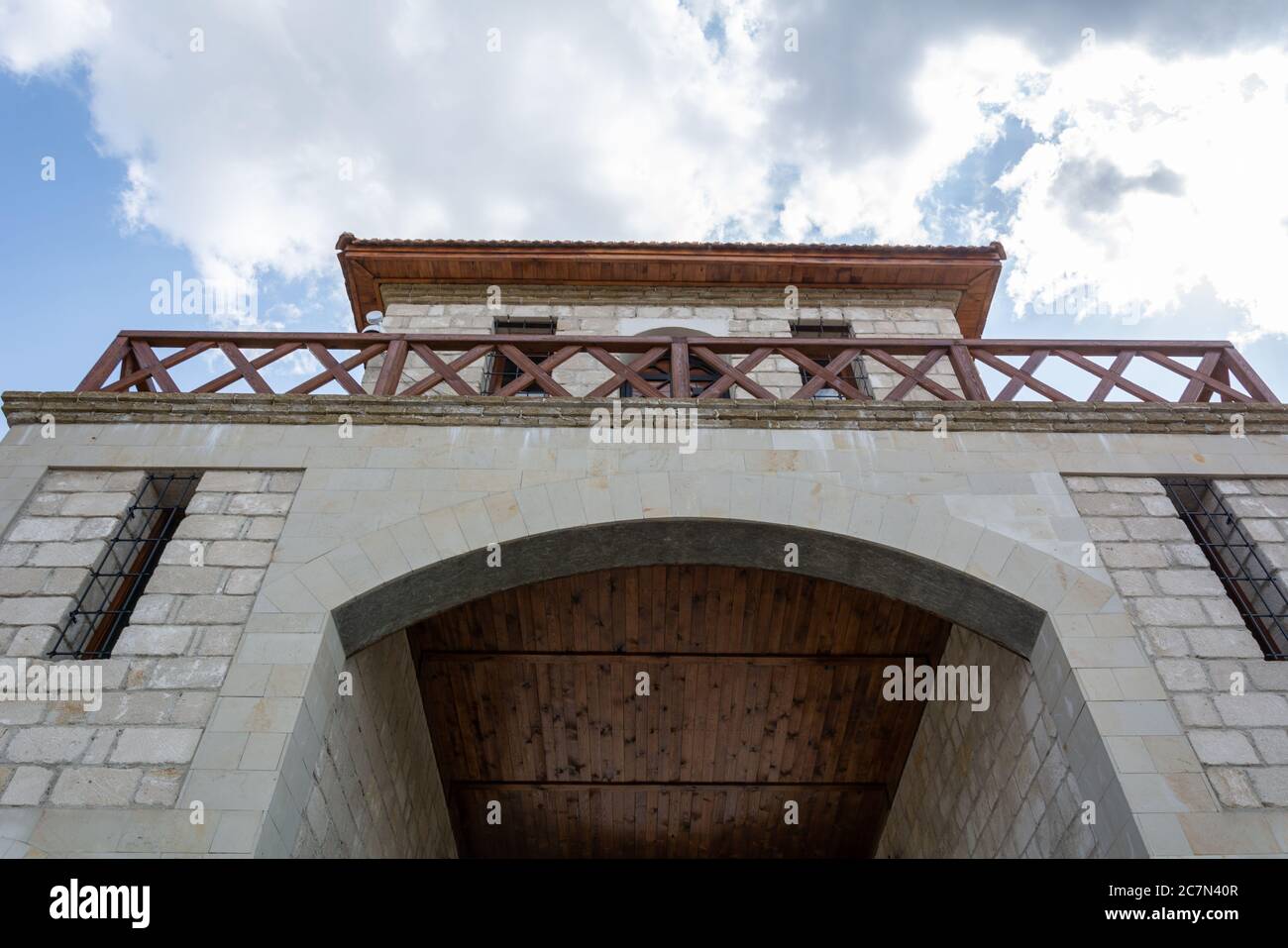 Arco in stile medievale, vista dal basso Foto Stock