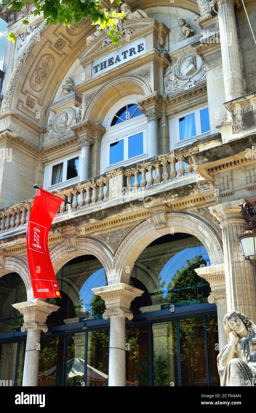 Teatro - Opera Grand Avignon sulla Rue Racine, uno da molti luoghi per il Festival del Teatro di Avignone. Il Festival è oggi uno dei più importanti Foto Stock