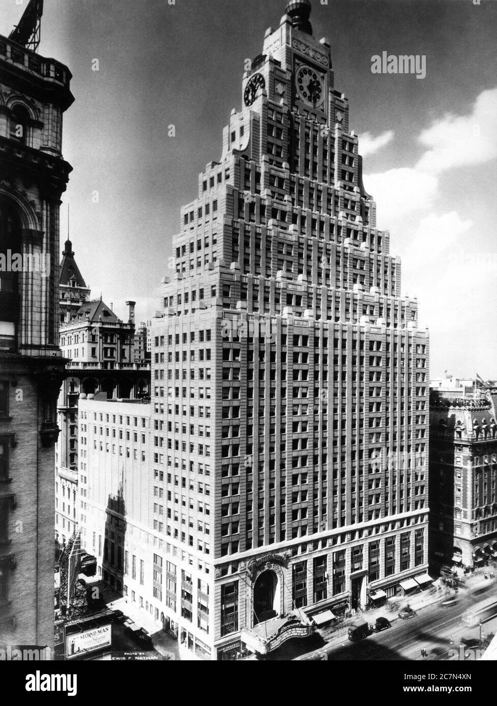 PARAMOUNT THEATRE a NEW YORK CITY circa 1927 settembre mostra UNA DONNA AD UN ALTRO con FLORENCE VIDOR con personale apparenza di PAUL WHITEMAN e la sua Orchestra Foto Stock