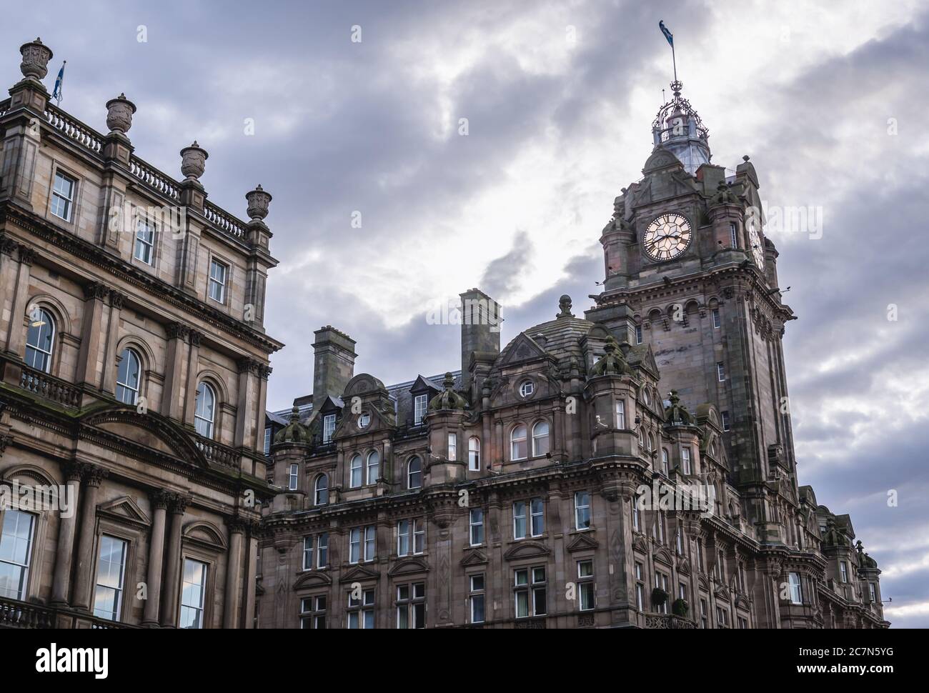 Balmoral Hotel a Princes Street a Edimburgo, la capitale della Scozia, parte del Regno Unito Foto Stock