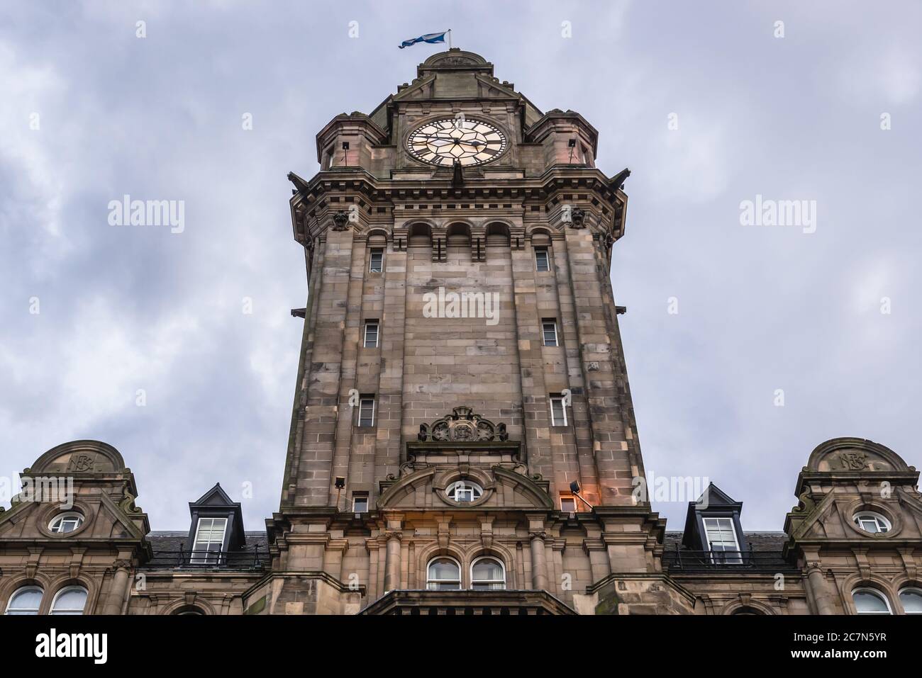 Tower of Balmoral Hotel a Princes Street a Edimburgo, la capitale della Scozia, parte del Regno Unito Foto Stock