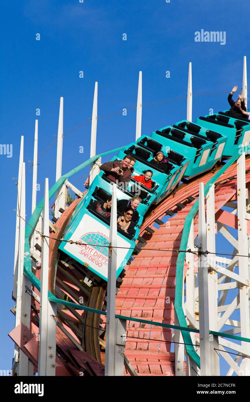 Montagne russe giganti Dipper a Belmont Park, Mission Beach, San Diego, California, Stati Uniti Foto Stock