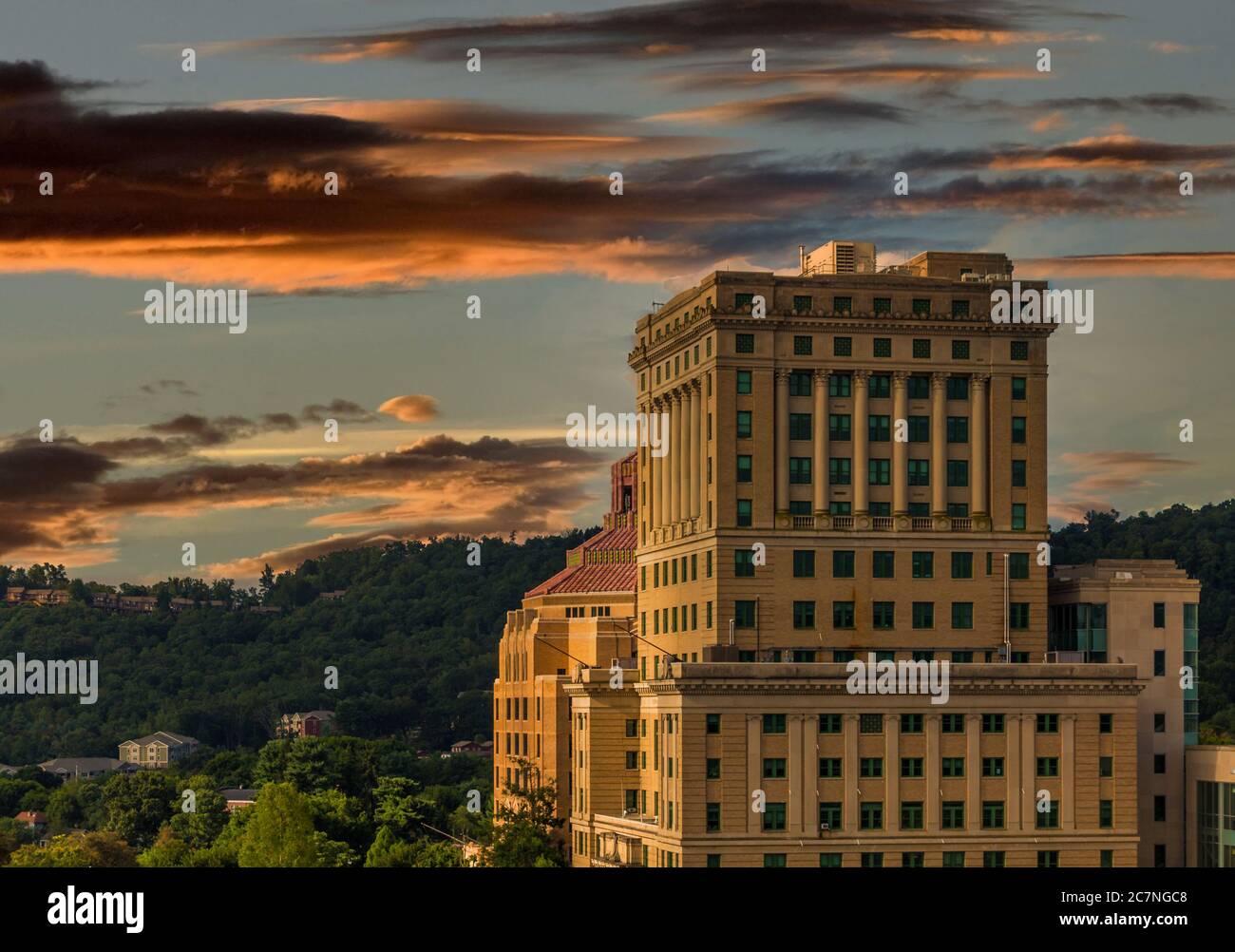 Buncombe County Courthouse a Dusk Foto Stock