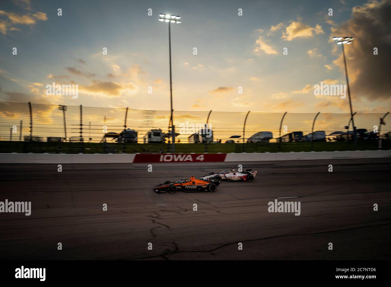 Newton, Iowa, Stati Uniti. 18 luglio 2020. PATO OWARD (5) di Monterey, Messico corre attraverso le curve durante la corsa per l'Iowa INDYCAR 250 al circuito Iowa Speedway a Newton, Iowa. Credit: Walter G Arce Sr Grindstone Medi/ASP/ZUMA Wire/Alamy Live News Foto Stock