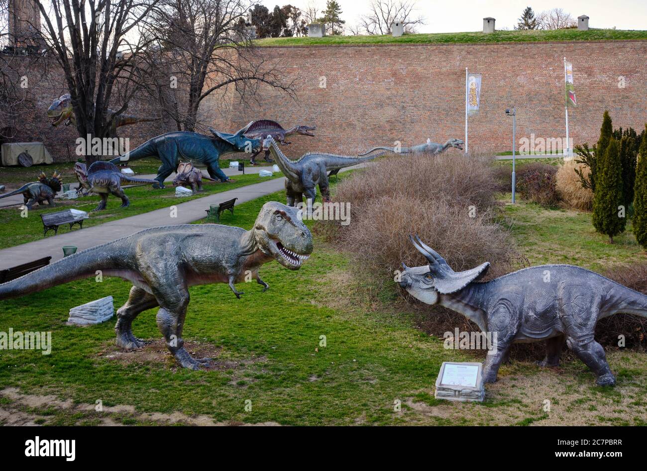 Belgrado / Serbia - 22 febbraio 2020: Parco a tema dei dinosauri Jurassic Adventure a Belgrado, nel parco Kalemegdan fortezza a Belgrado, Serbia Foto Stock