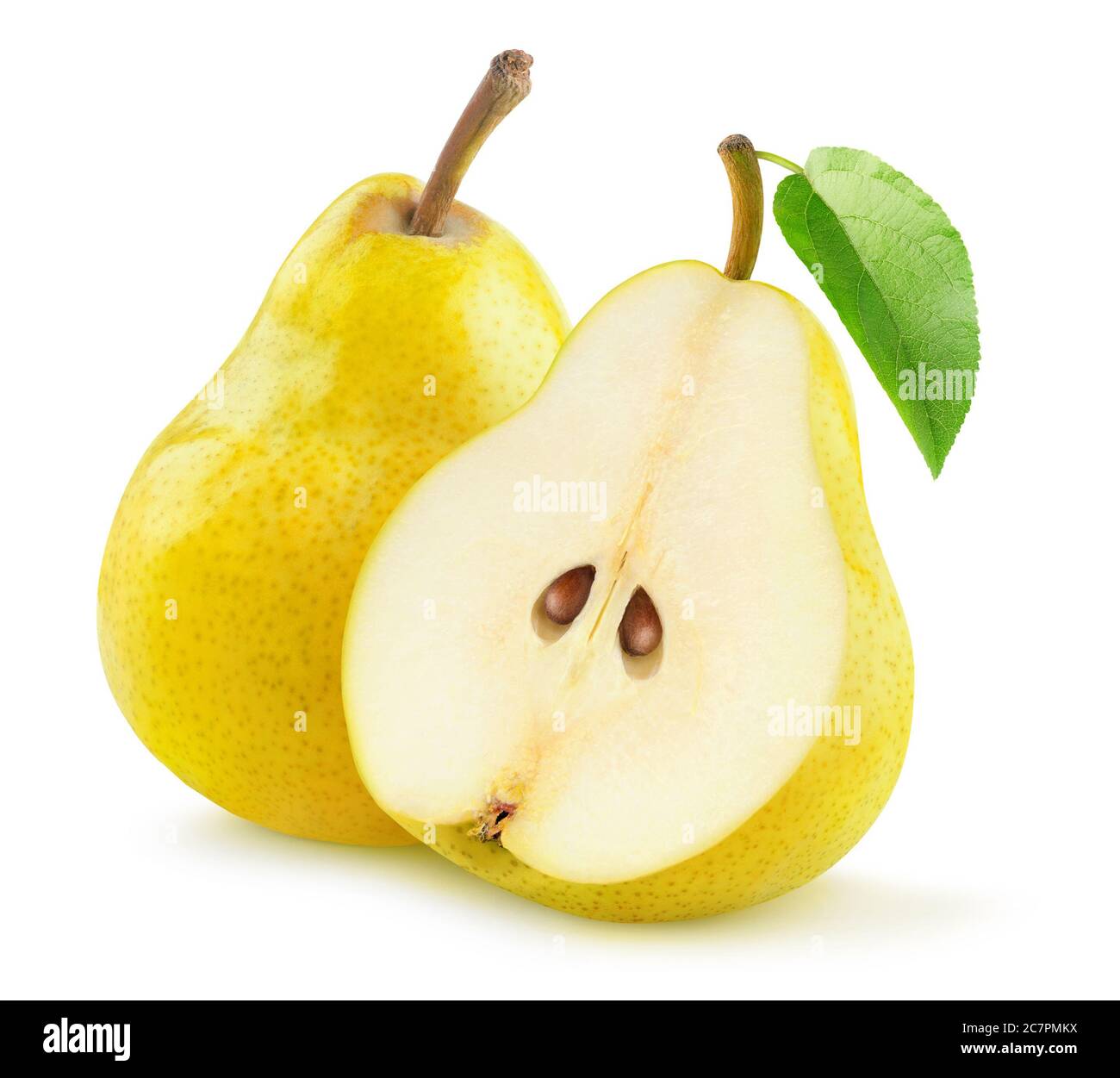 Pere isolate. Una pera gialla e mezza isolata su sfondo bianco Foto Stock