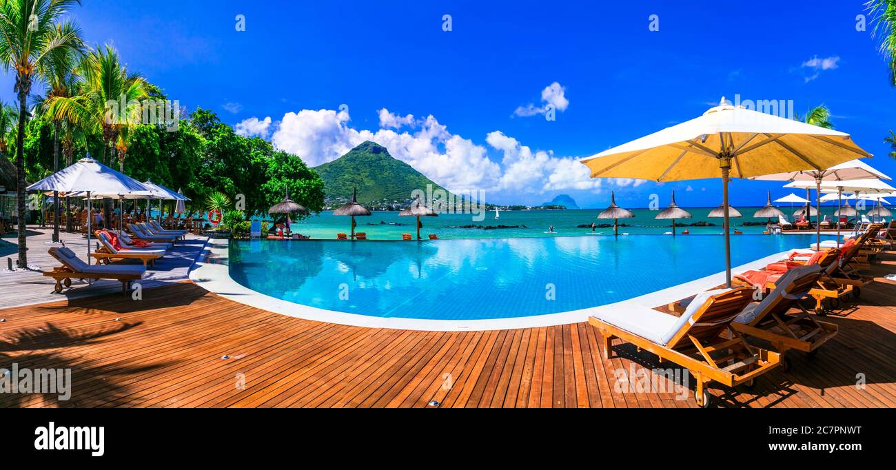 Vacanze rilassanti in paradiso tropicale. Isola Maurizio. Territorio resort di lusso con piscina, spiaggia Flic en Flac Foto Stock