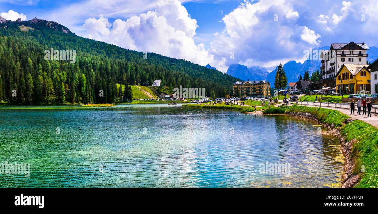 Splendido scenario del lago di montagna Lago di Misurina nelle Alpi dolomitiche, provincia Belluno. 27.08.2019 Foto Stock