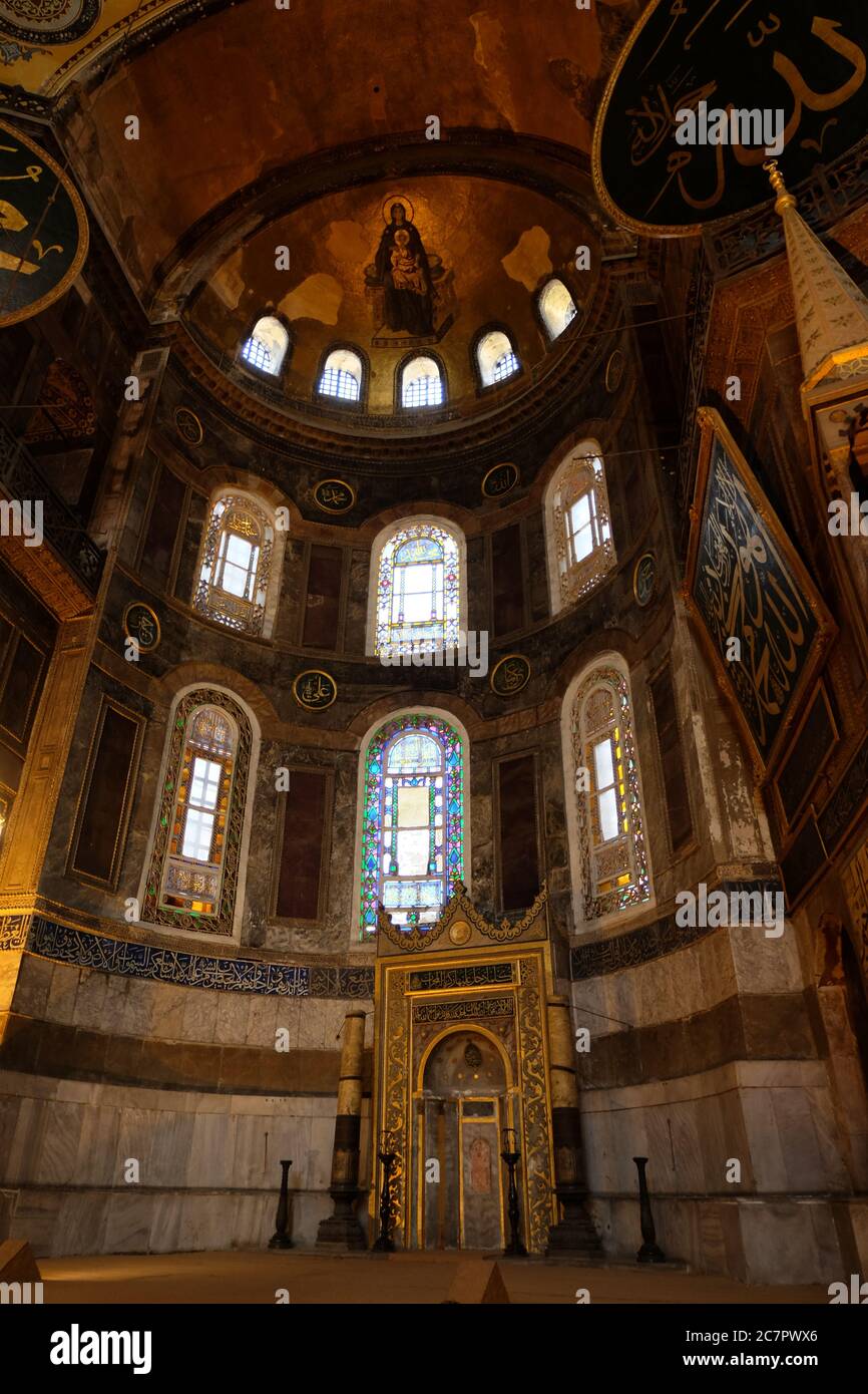 Mosaici cristiani a Hagia Sofia - la Grande Moschea di Ayasofya, costruita per i cristiani, è cambiata in moschea poi museo a partire dal 2020 ancora una moschea. Foto Stock