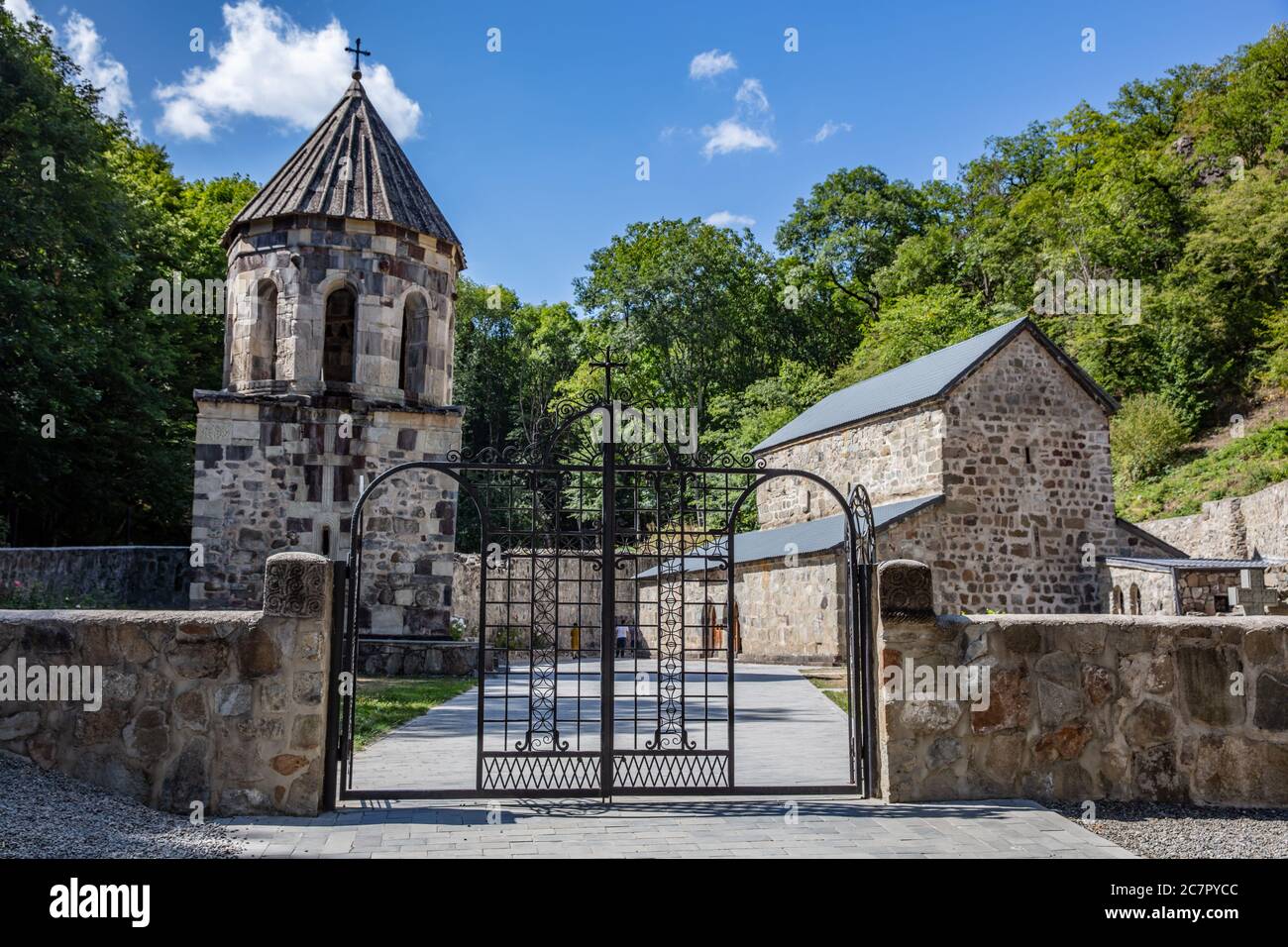 Mtsvane il monastero di verde un punto di riferimento della città termale di Borjomi Samtskhe Javakheti regione della Georgia orientale Foto Stock