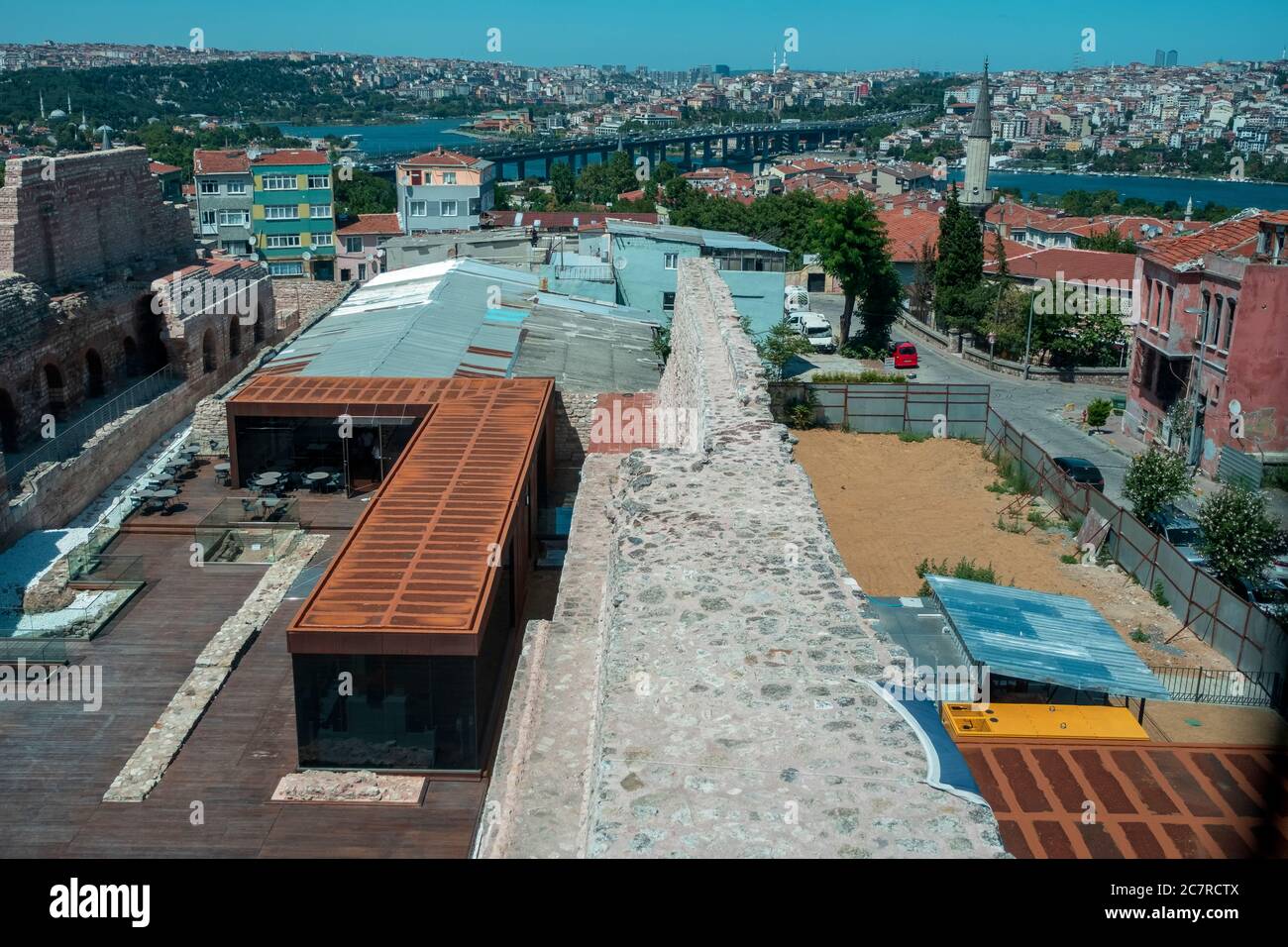 ISTANBUL, TURCHIA, 6 AGOSTO 2019: Museo Tekfur Sarayi o Palazzo del Porfirogenito, un palazzo bizantino del XIII secolo. Il palazzo dalle mura spesse, Foto Stock
