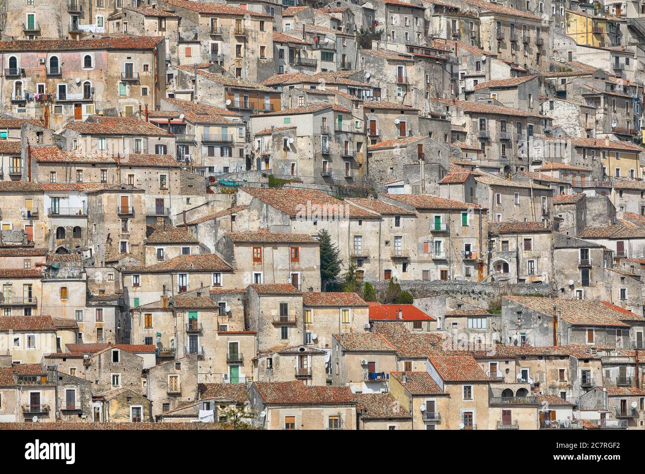 Vista di Morano Calabro. Vista detaile delle facciate. Uno dei borghi più belli (borgo medievale) della Calabria. Italia. Foto Stock