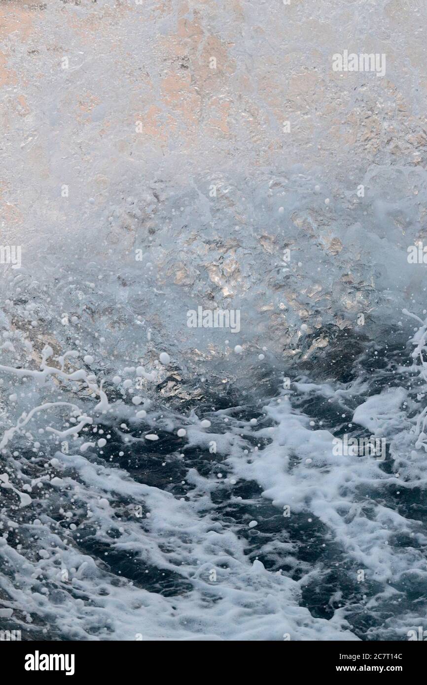 Mar Cinese Orientale all'alba. Concetto: Onde; sogni; astratto; classico; arte. Maggio 2019 Foto Stock