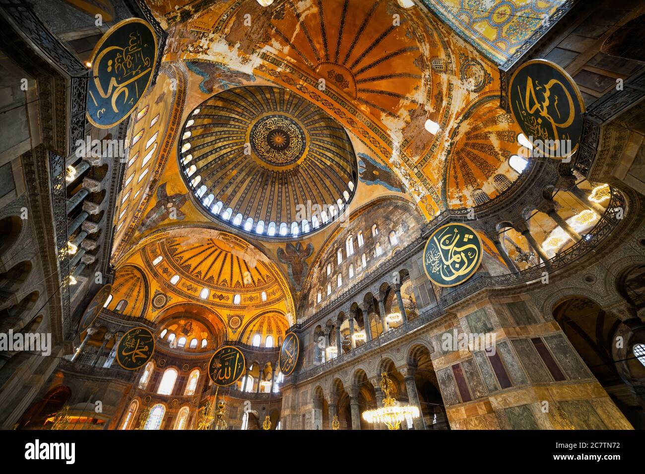 Hagia Sophia (Ayasofya) interno a Istanbul, Turchia, Chiesa bizantina della Sapienza, punto di riferimento della città Foto Stock