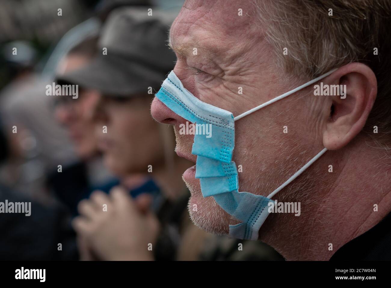 Londra, Regno Unito. 19 luglio 2020. Coronavirus: Dimostrazione 'Keep Britain Free'. I tifosi si riuniscono per la prima demo di "Keep Britain Free" ad Hyde Park. La protesta è stata organizzata da diversi organizzatori anti-Covid19 in risposta alla decisione del governo di imporre il 24 luglio l’uso di maschere per gli acquirenti. Organizzatori e manifestanti affermano che l'imposizione di maschere viola la libertà personale e sostengono anche che la regola ha poche prove scientifiche che le maschere effettivamente ridurre la diffusione di Coronavirus. Credit: Guy Corbishley/Alamy Live News Foto Stock