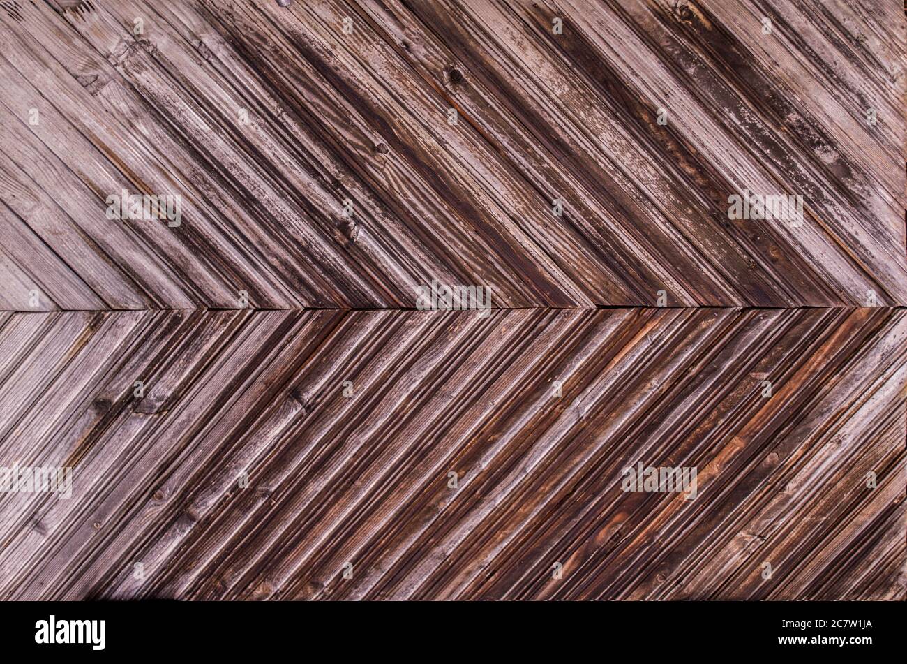 Vecchia porta di legno nella casa Ucraina. Foto rustica. Foto Stock